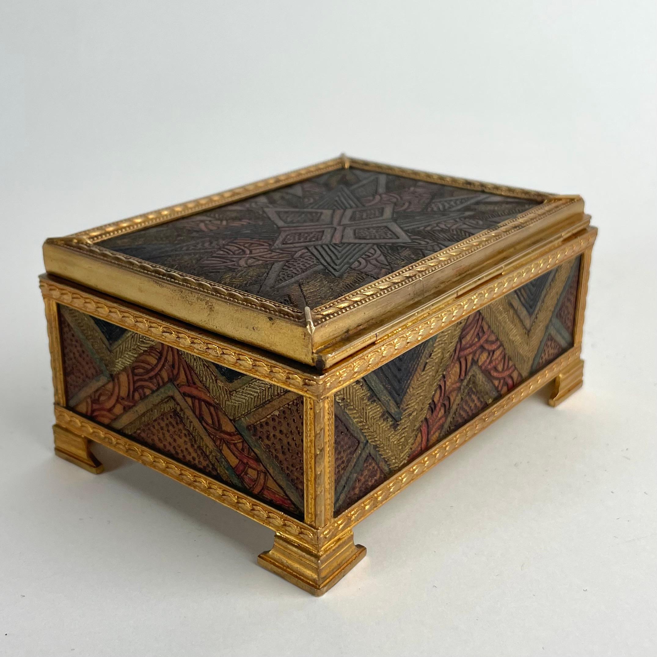 Art Deco-Schmuckkästchen aus Holz und vergoldetem Messing - Frankreich, 1920-30er Jahre (Frühes 20. Jahrhundert) im Angebot