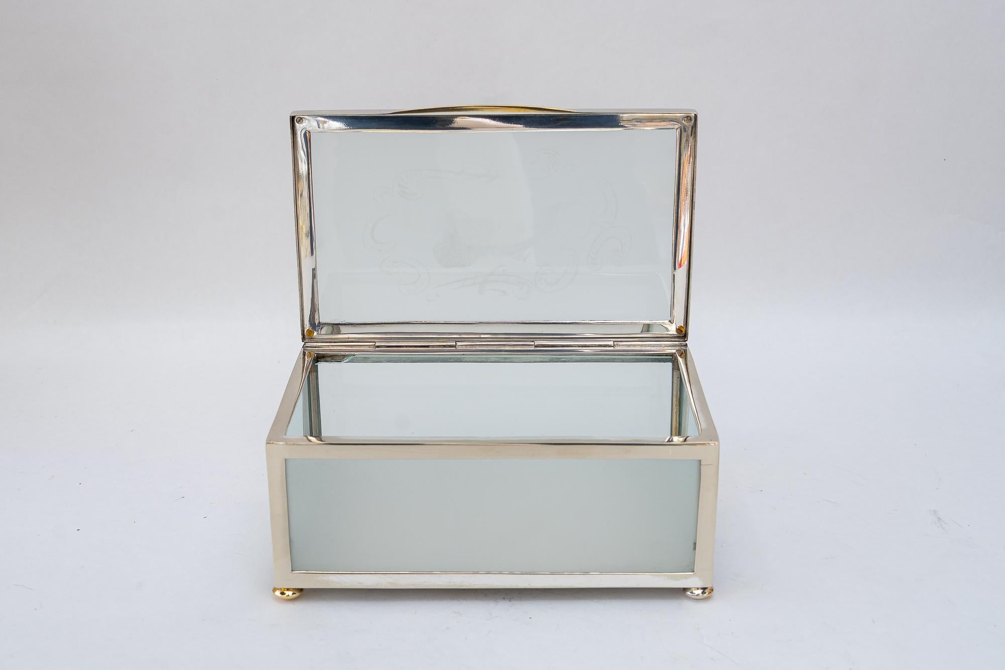 Art Deco Schmuckkästchen Nickel und Glas um 1920er Jahre (Frühes 20. Jahrhundert) im Angebot