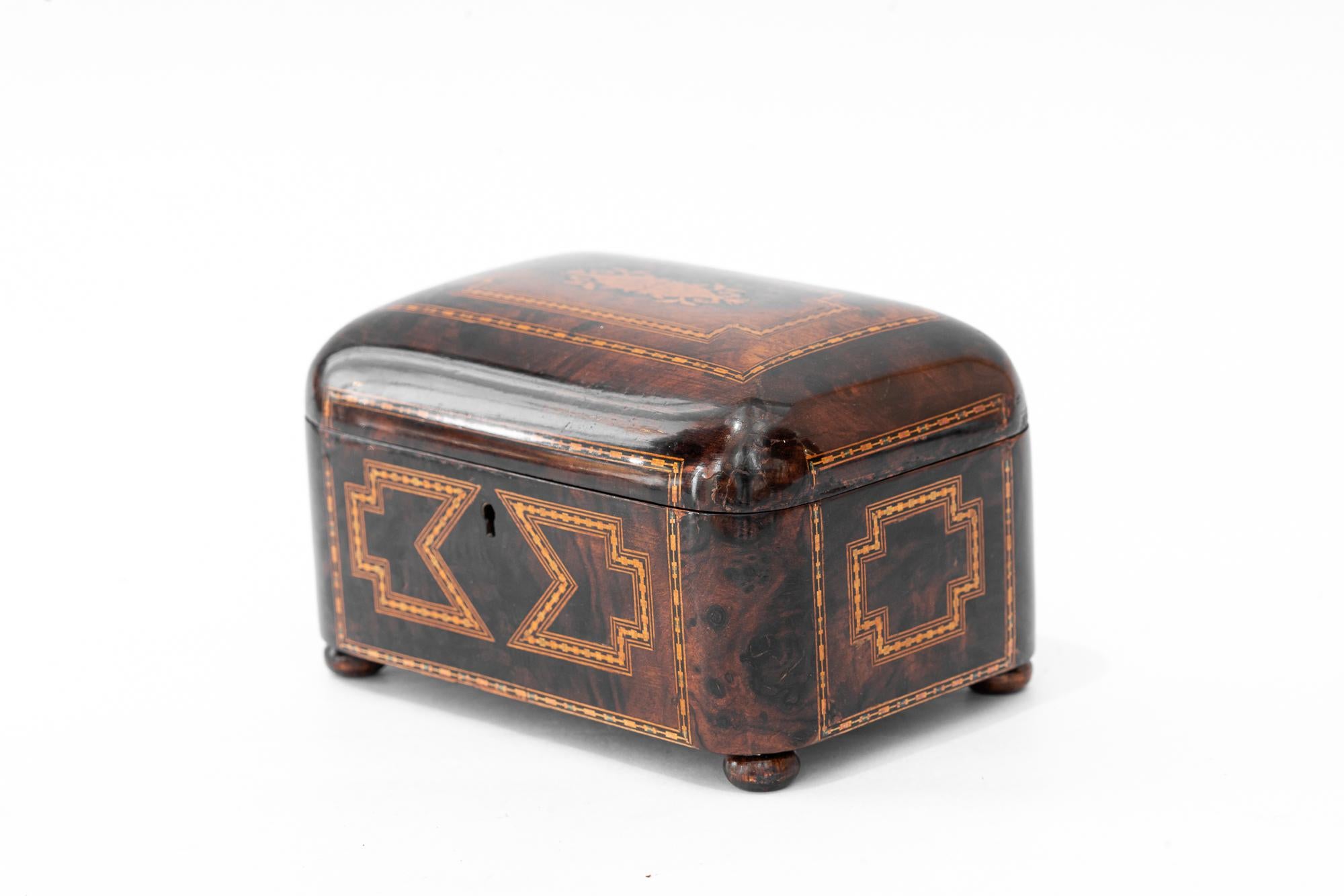 Art Deco-Schmuckkästchen Nussbaum- und Ahornholzintarsien um 1920er Jahre (Österreichisch) im Angebot