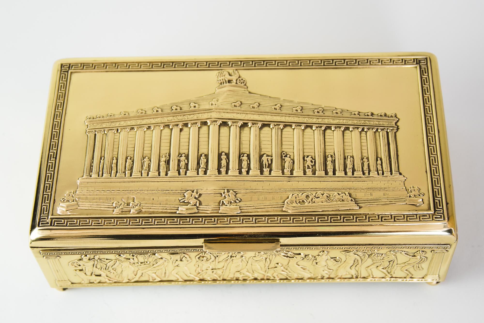 Art Deco jewelry box, rom motive, Vienna, circa 1920s
Brass polished and stove enameled
Wood inside.