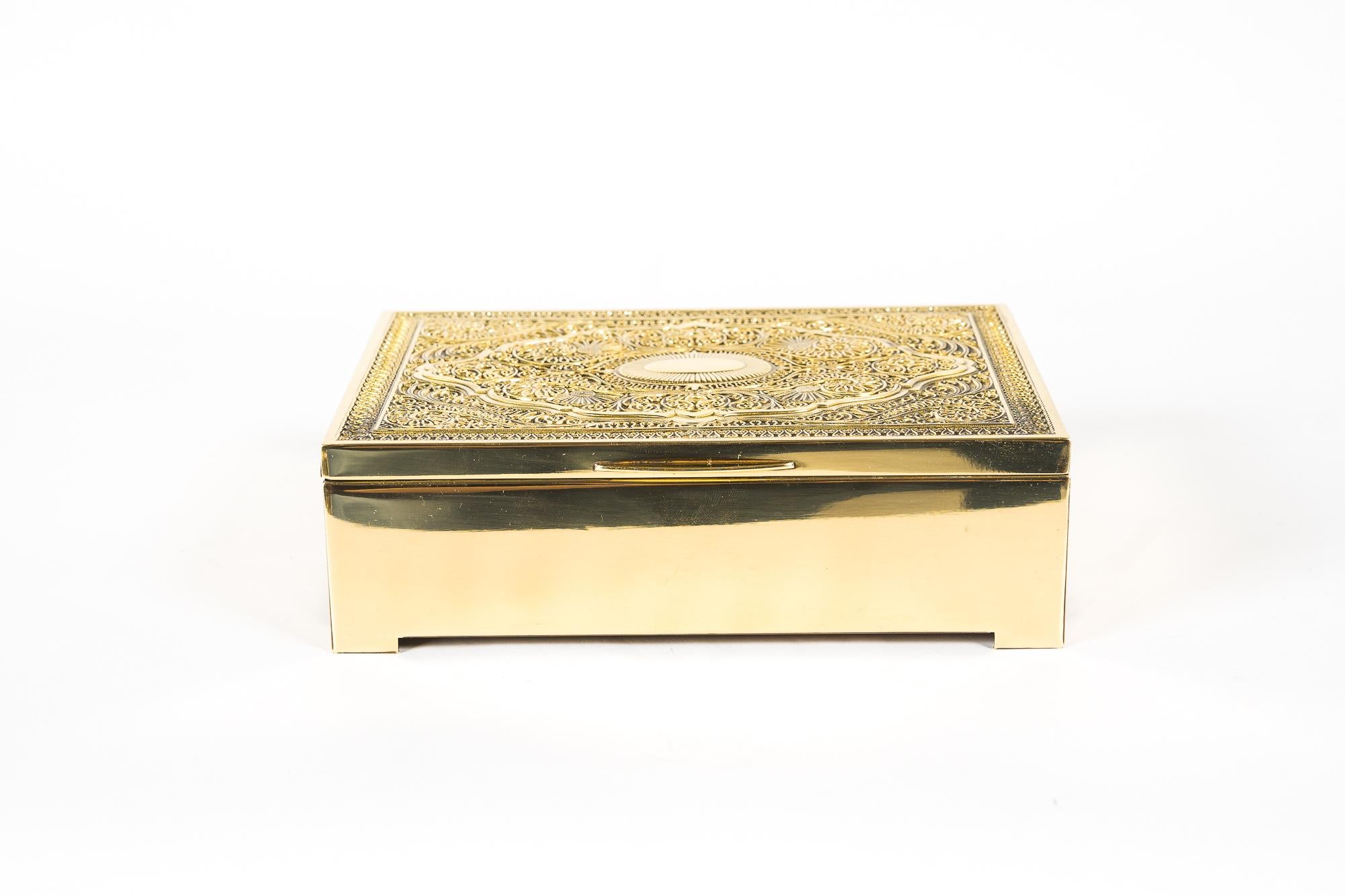 Art Deco jewelry box, Vienna, around 1920s
Brass polished and stove enameled.