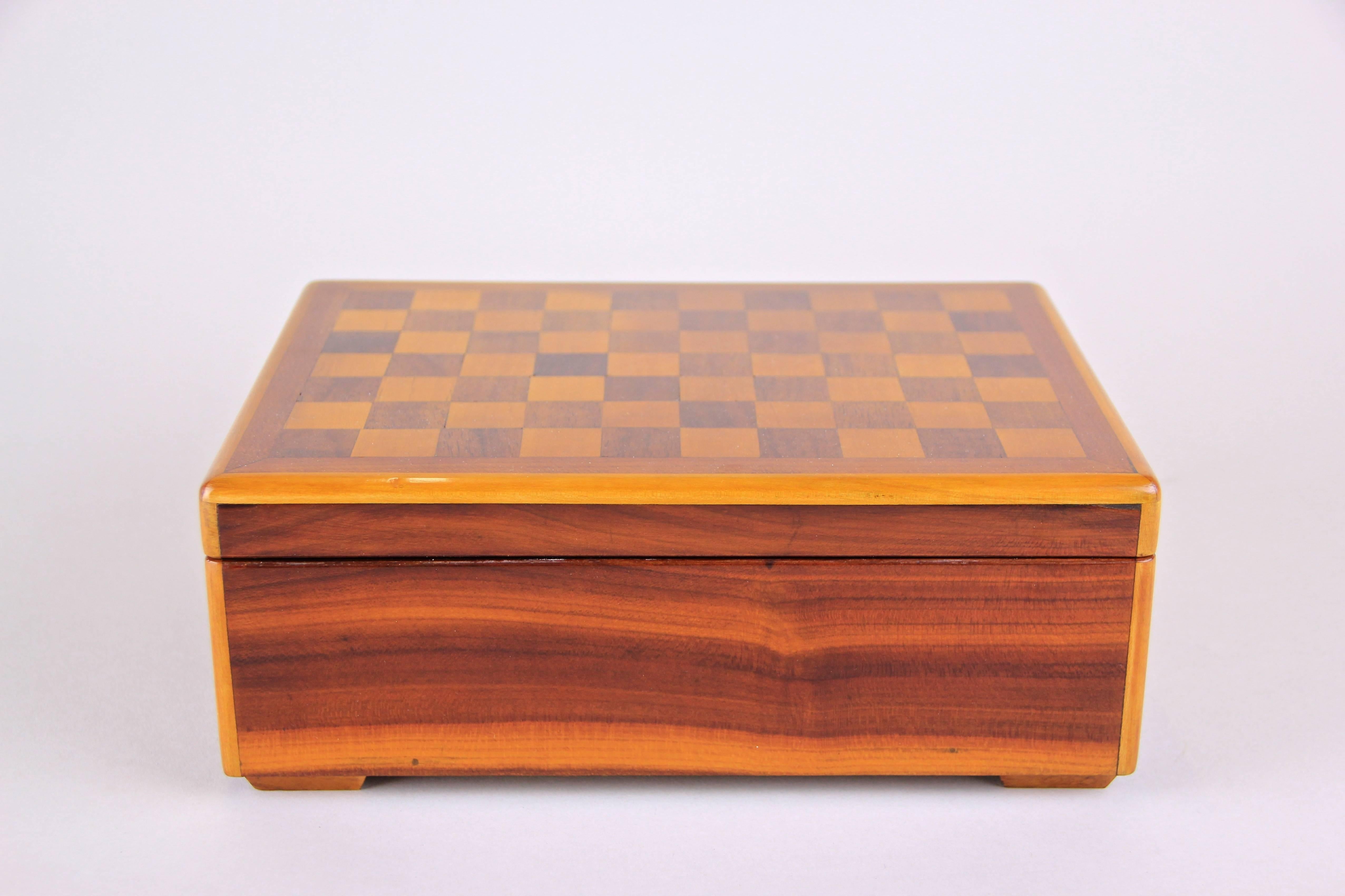 Adorable Art Deco Jewelry Box from the early 20th century in Austria. Made of fine solid cherrywood, this wooden box stands out with clear lines, beautiful maple bordered edges and an inlayed nut wood chessboard design on the lid. Inside the box you