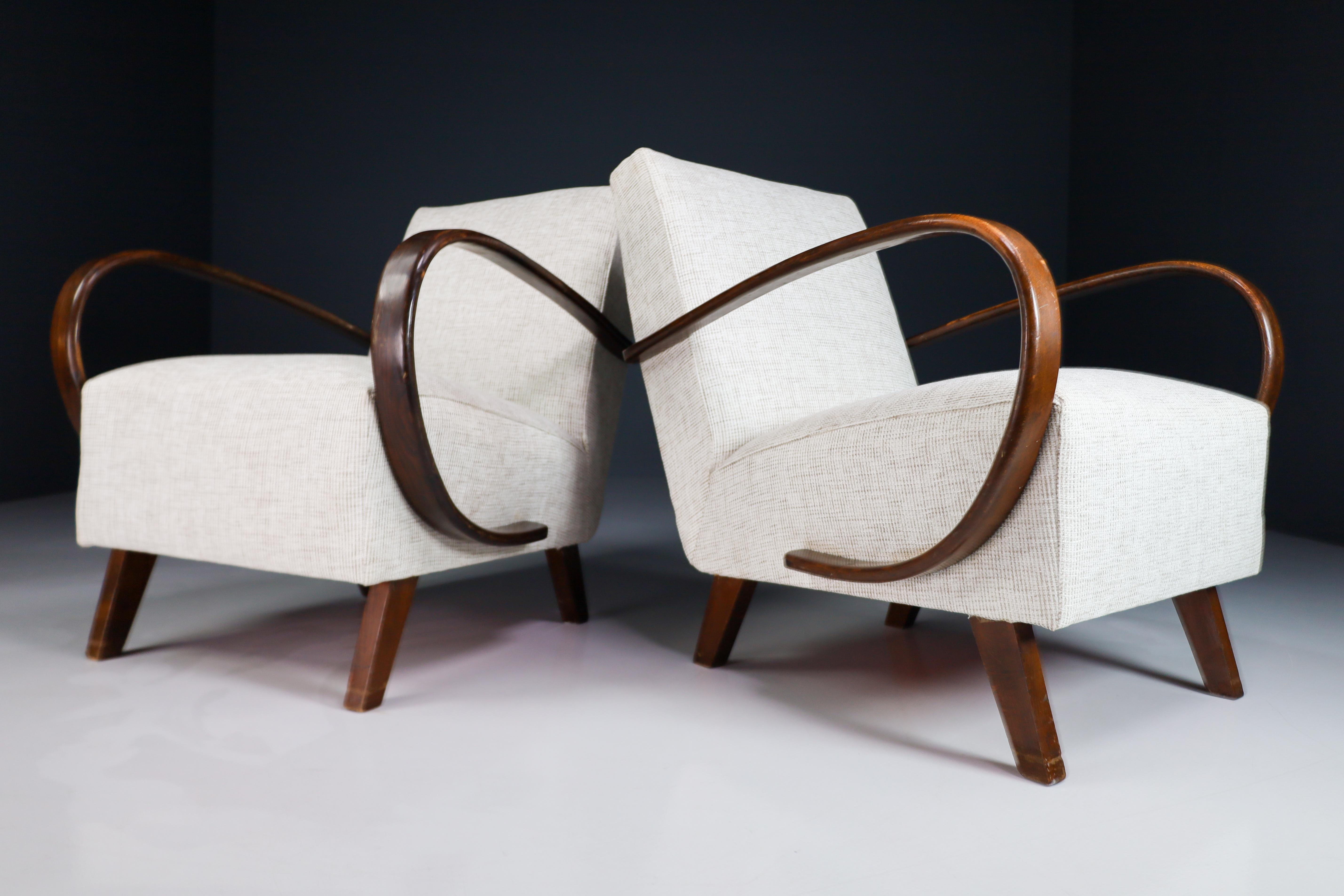Art Deco Jindrich Halabala Re-Upholstered Bentwood armchairs, Praque 1940s 

These iconic set chairs from Czechia, circa 1940. Produced by Thonet, these chairs (model H-227) designed by Jindrich Halabala, are a benchmark for midcentury design in