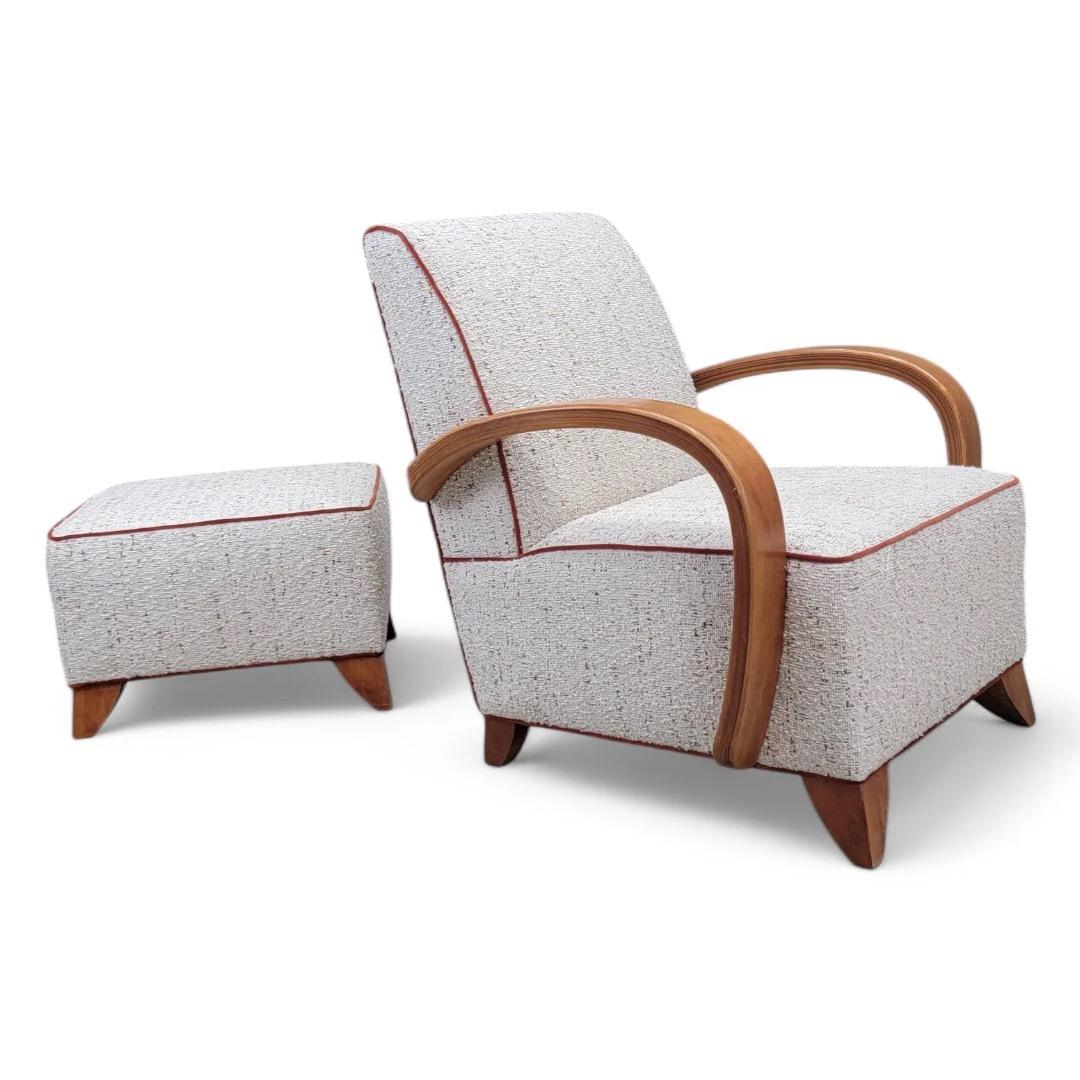 Legno curvato Sedia da salotto e ottomana in stile Jindrich Halabala in stile Art Deco appena imbottita in vendita