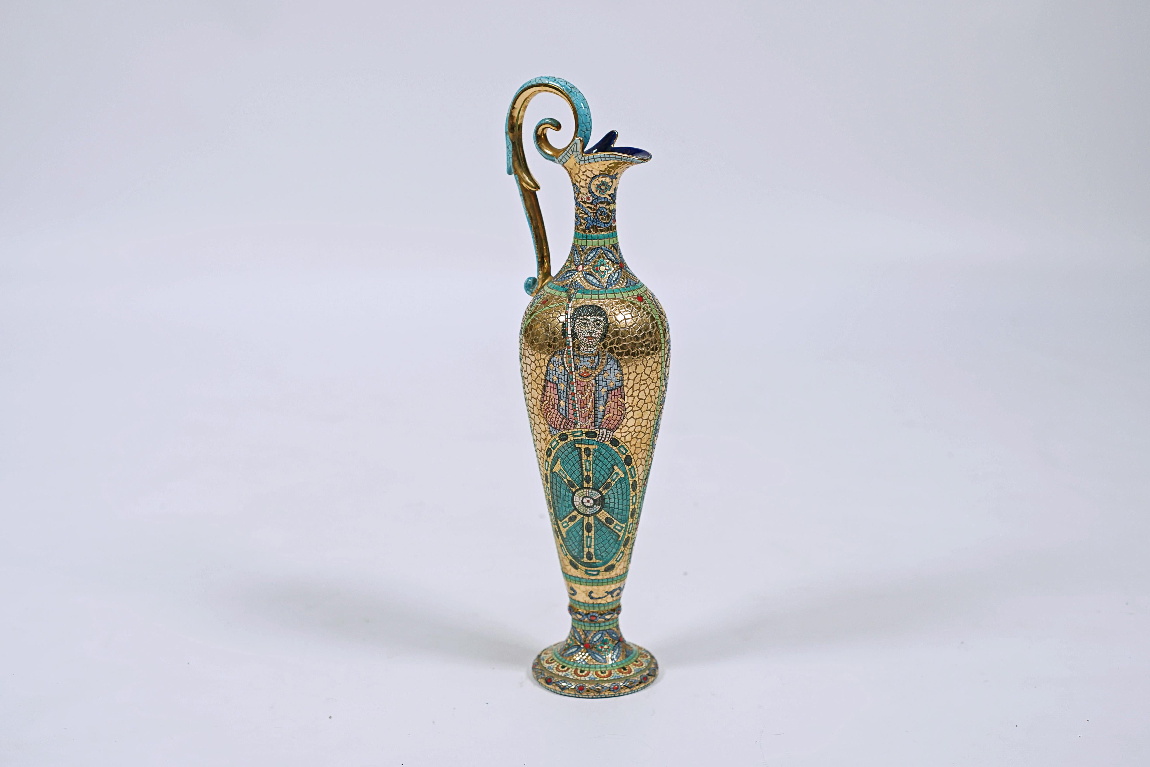 Pichet en céramique Art déco de Santucci Deruta. Signé Deruta ITALY AN 21/37 M.

Italie, CIRCA 1940.