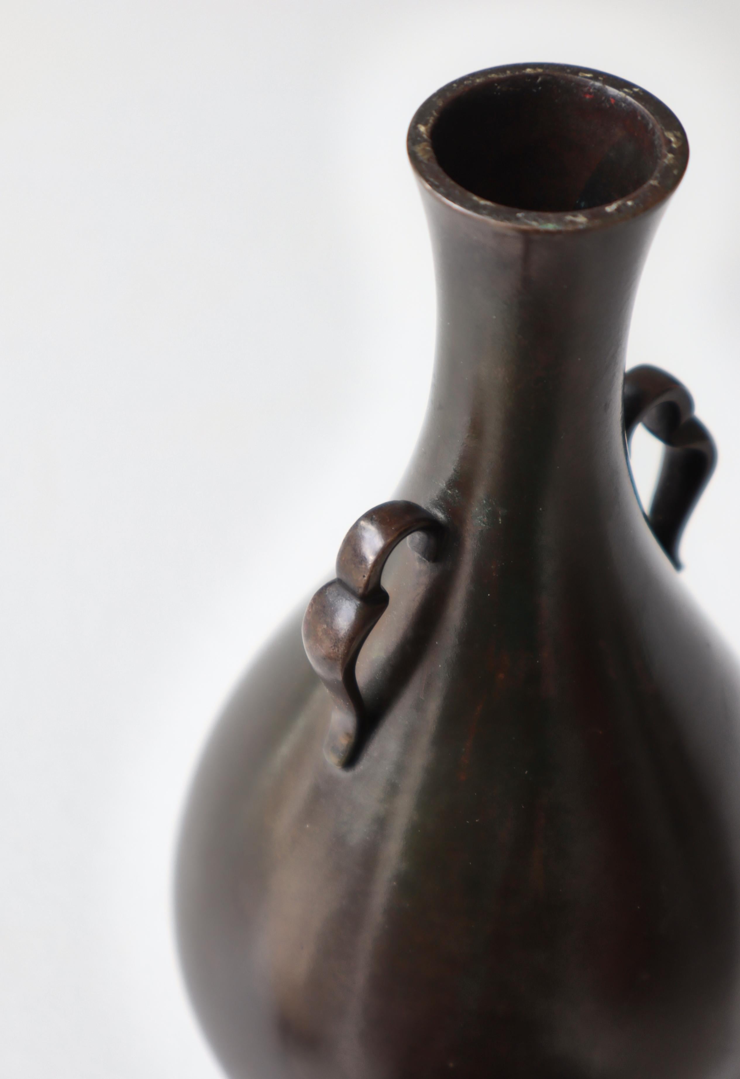 Danese Vaso in bronzo patinato Art Deco Just Andersen con maniglie stilizzate, Danimarca, anni '30 in vendita