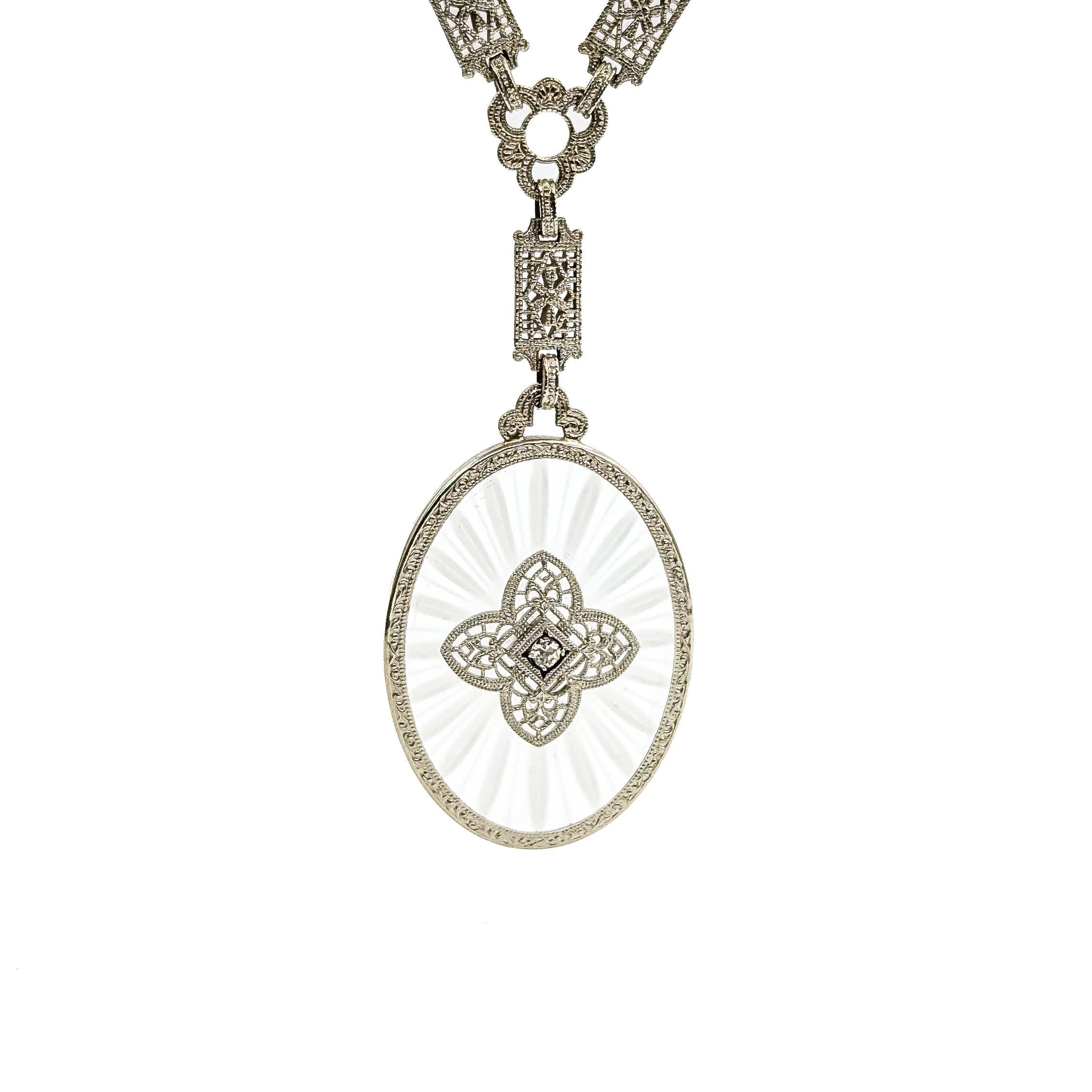 Art Deco Kampfer Glass & Diamond Necklace in 10k Unisexe en vente