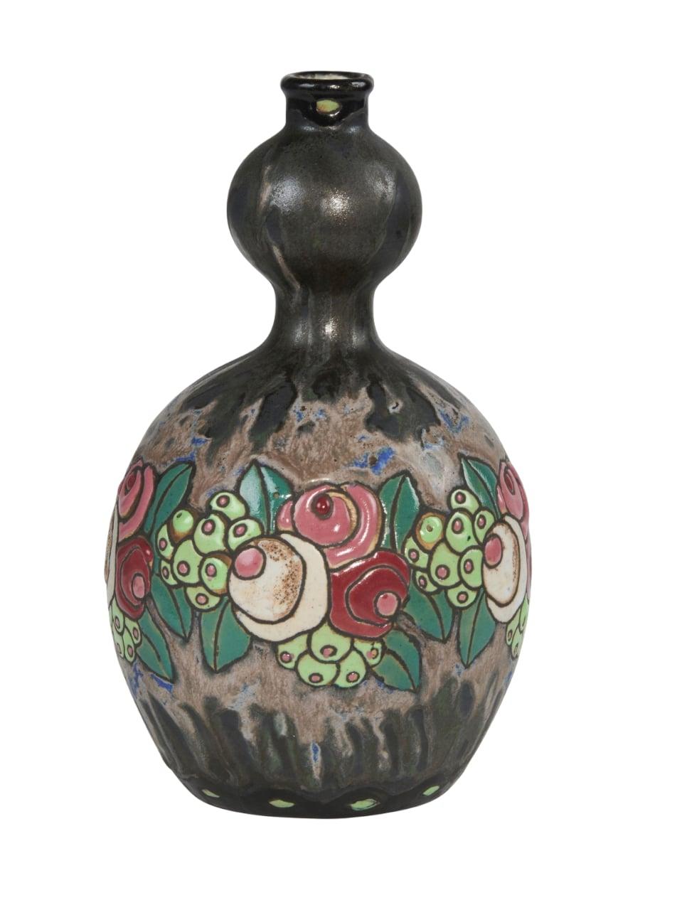 Polychrome enameled stoneware with stylized floral decoration
Marked, stamped, and numbered
D700 - 904
Presence of a label
H.: 22 cm
Featured in catalog raisonné #951