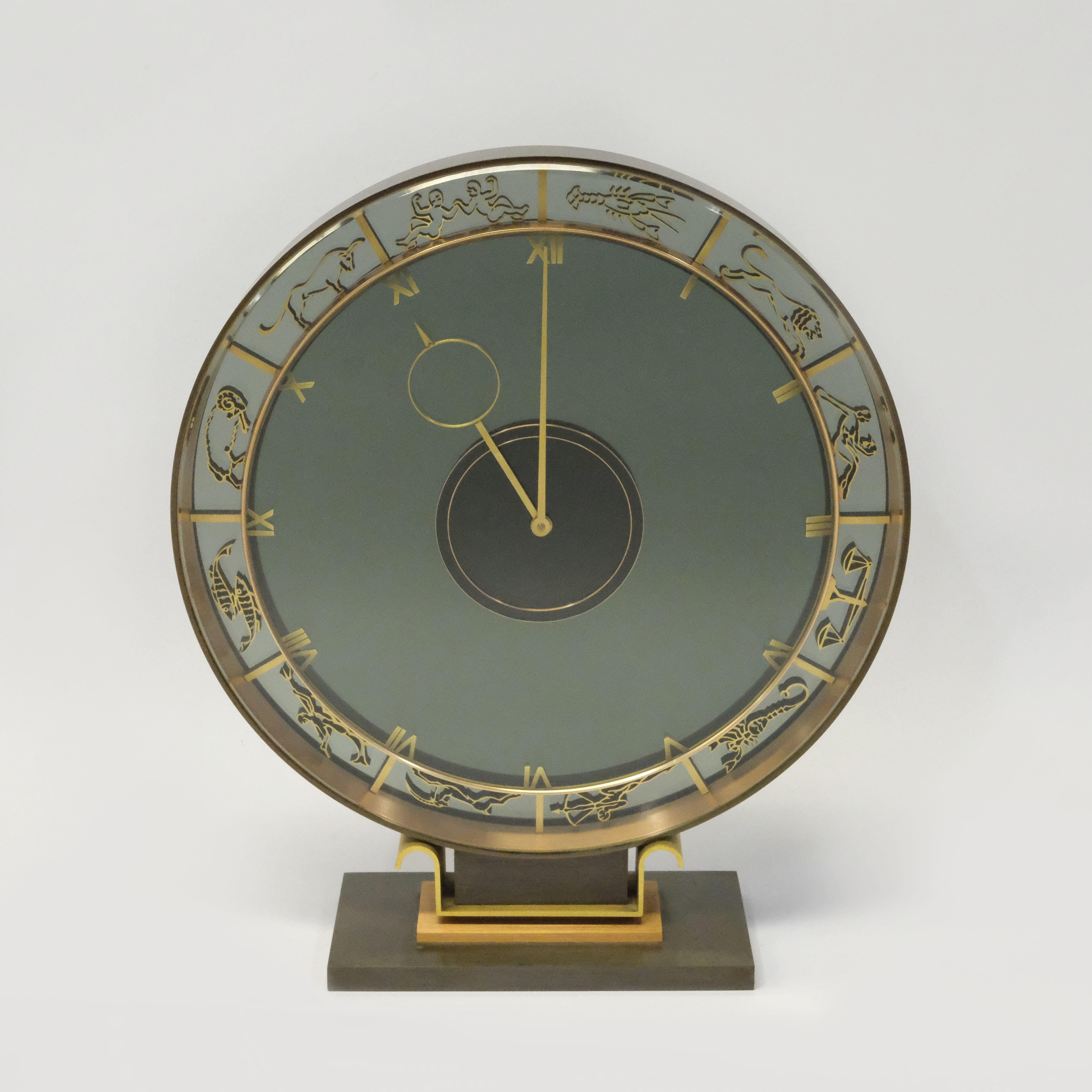 Eine ungewöhnliche Art Deco Kienzle, ein Messing, Kupfer, patiniert, und Glas 8-Tage-Mysterium Kaminsims-Uhr, das Zifferblatt zeigt die Zeichen des Zodiac, signiert Kienzle auf dem Zifferblatt. Der Entwurf von Heinrich Johannes Möller (1905-1983)