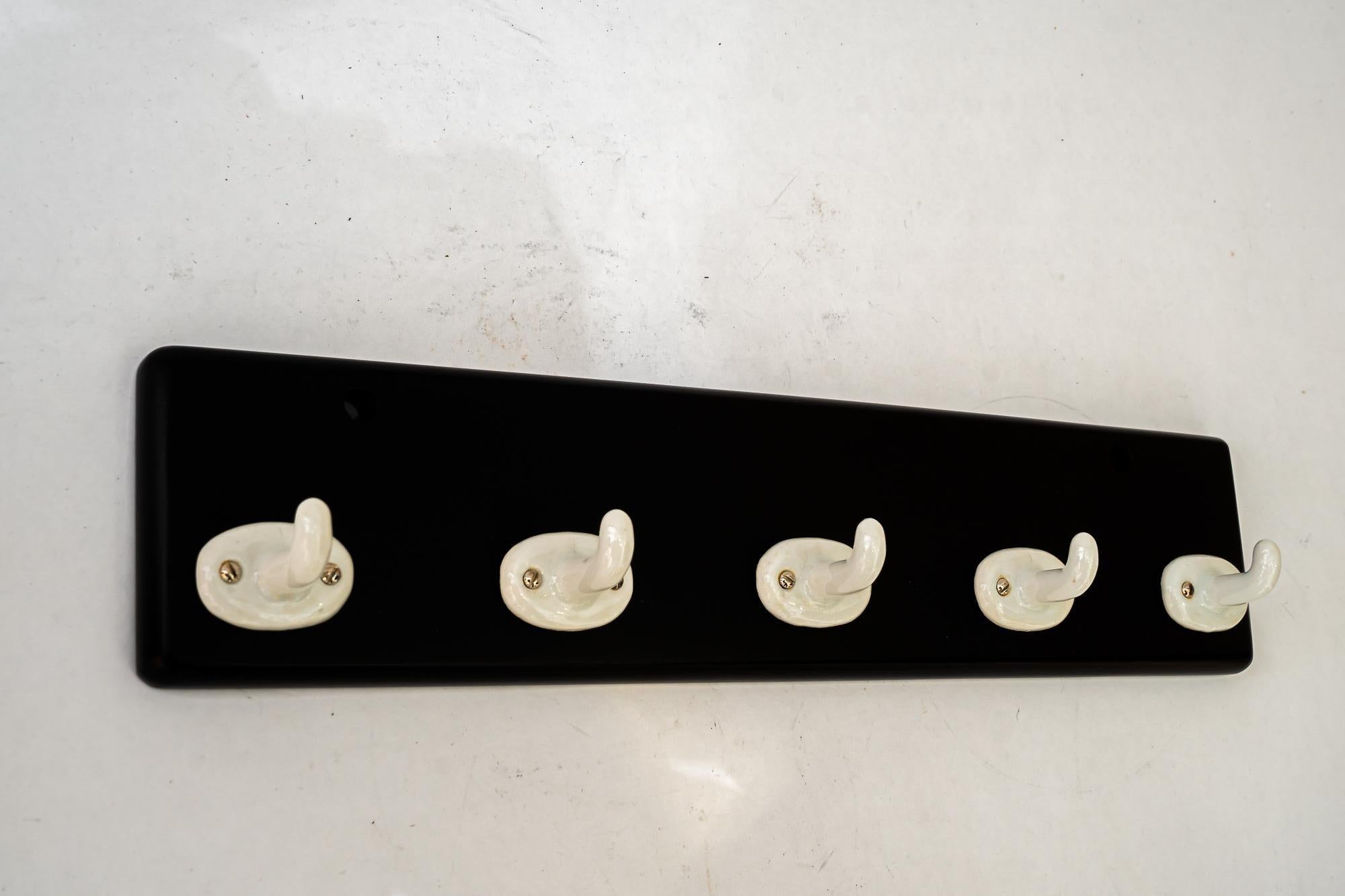 Annerito Lavagna da cucina Art Deco con 5 ganci, circa anni '20 in vendita