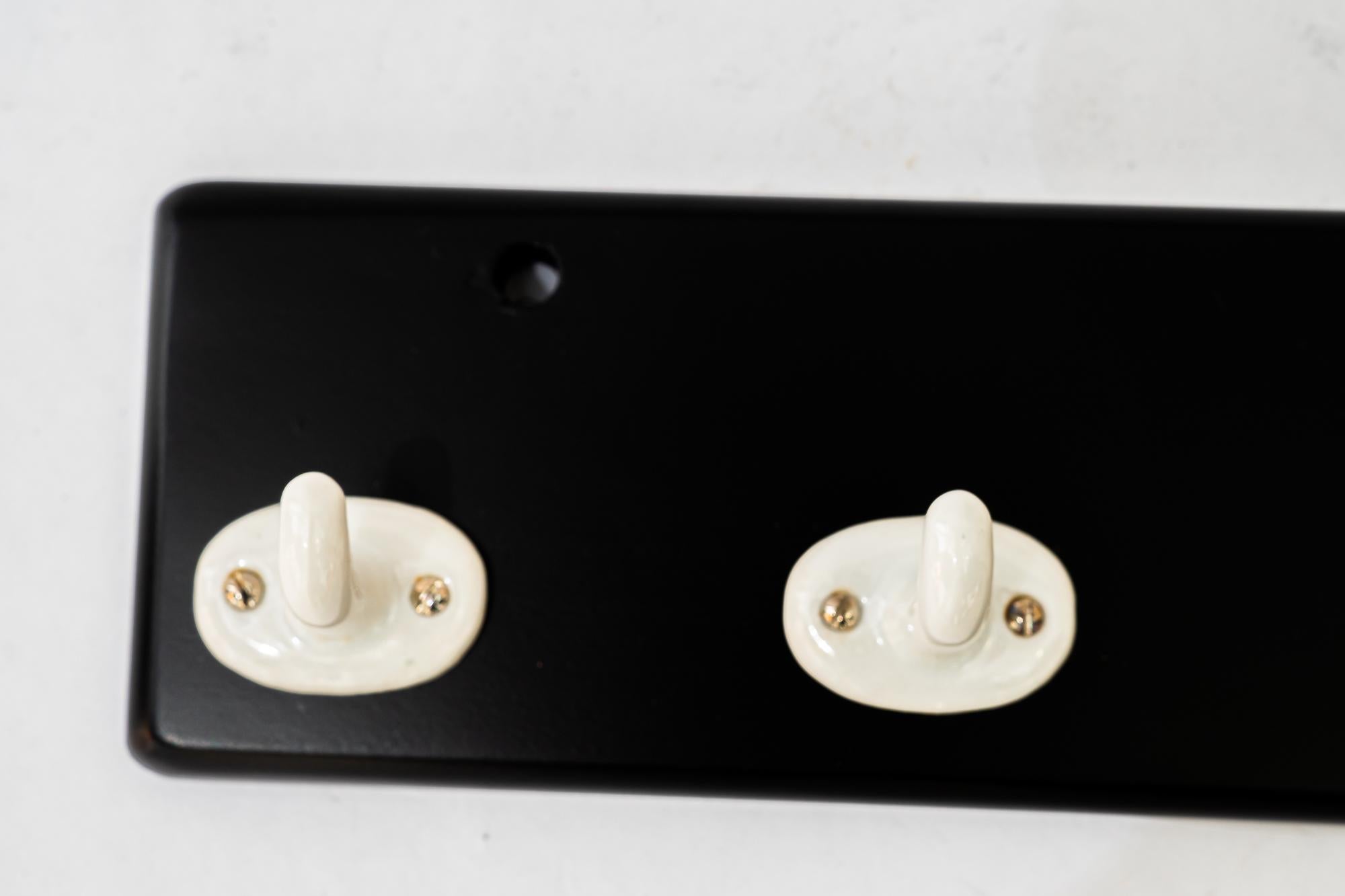 Inizio XX secolo Lavagna da cucina Art Deco con 5 ganci, circa anni '20 in vendita