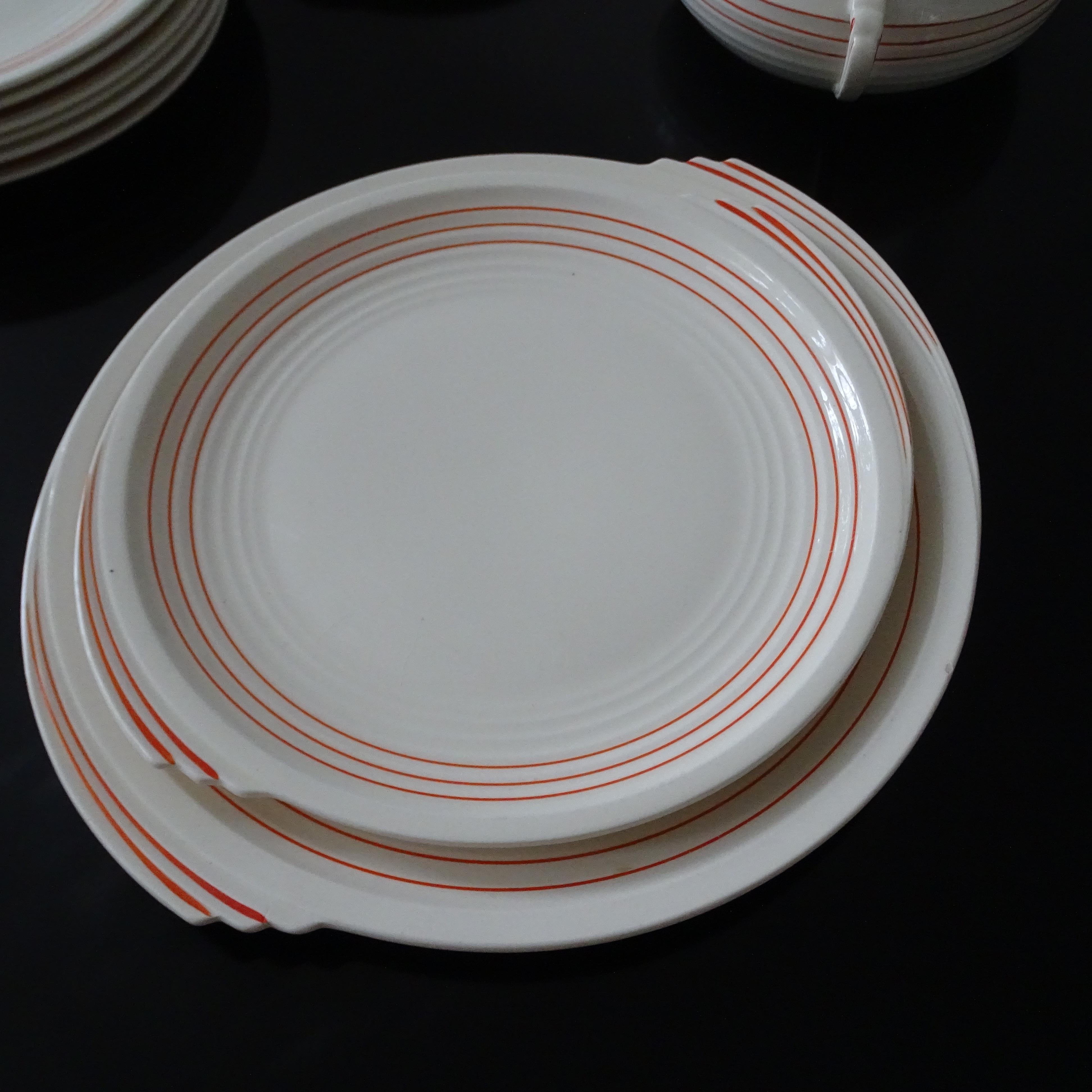 Mid-20th Century Art Deco Knowles 35pcs China Porcelain Dinnerware Service, Modernist Design For Sale