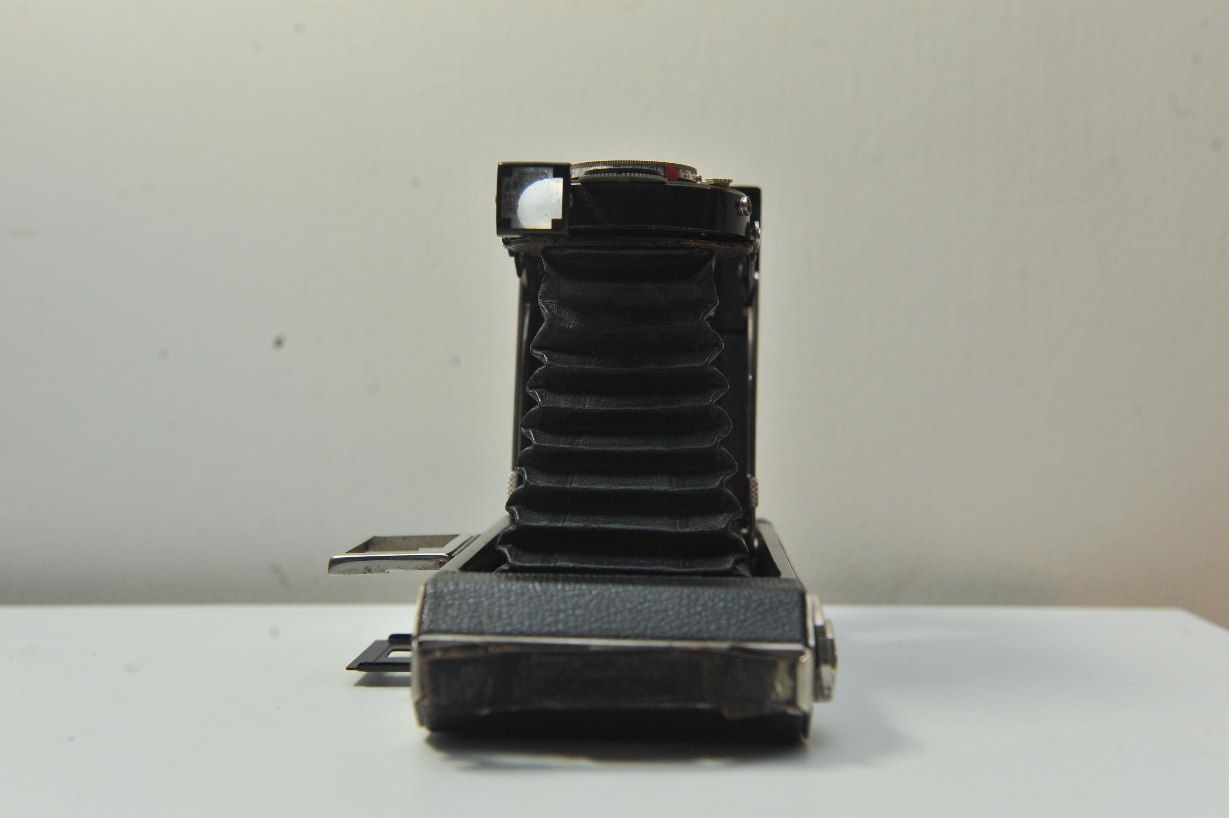British Art Deco Kodak Six-20 Model C Strut Folding Medium Format Bellow Camera 
