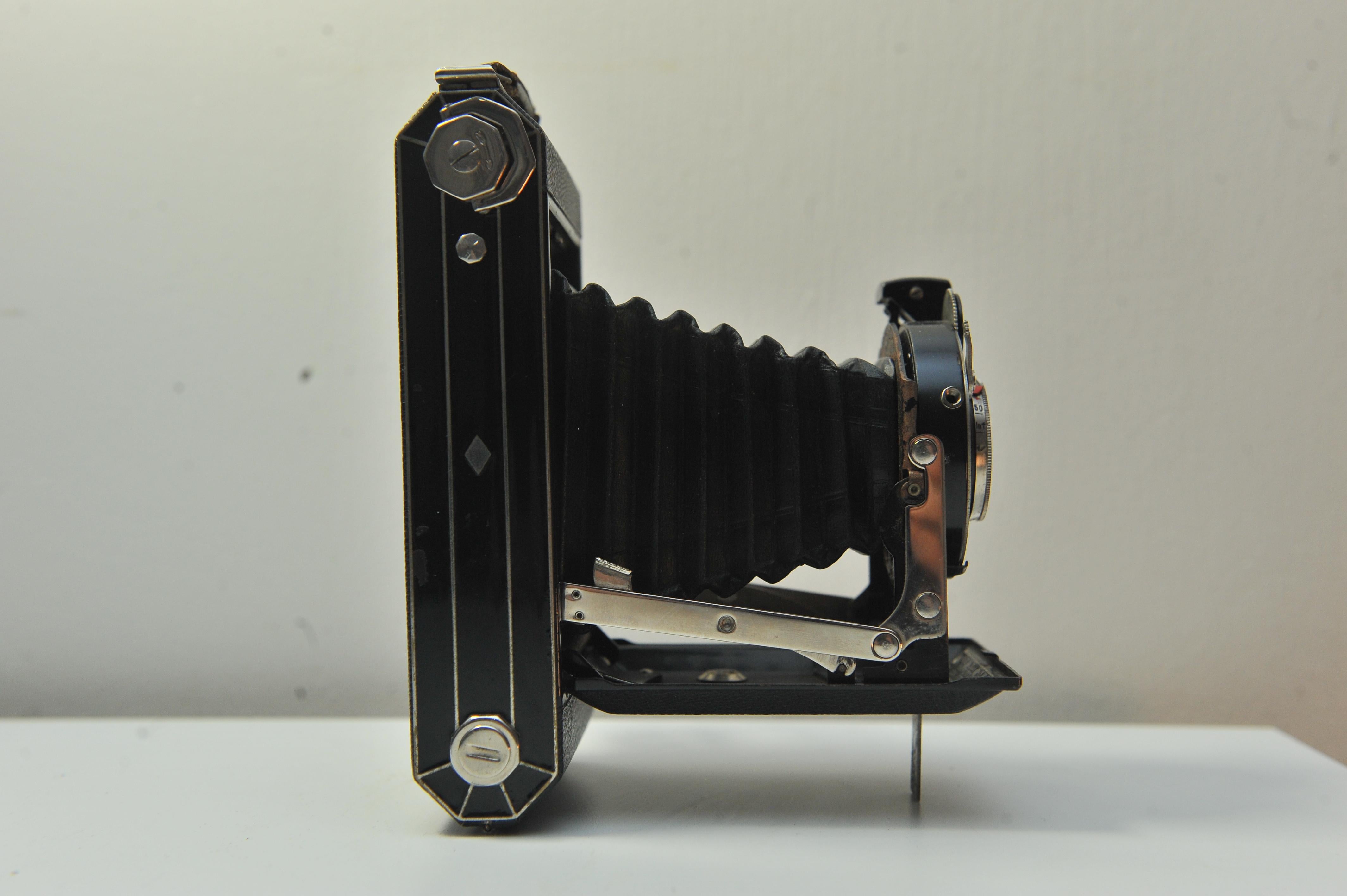 Metal Art Deco Kodak Six-20 Model C Strut Folding Medium Format Bellow Camera 