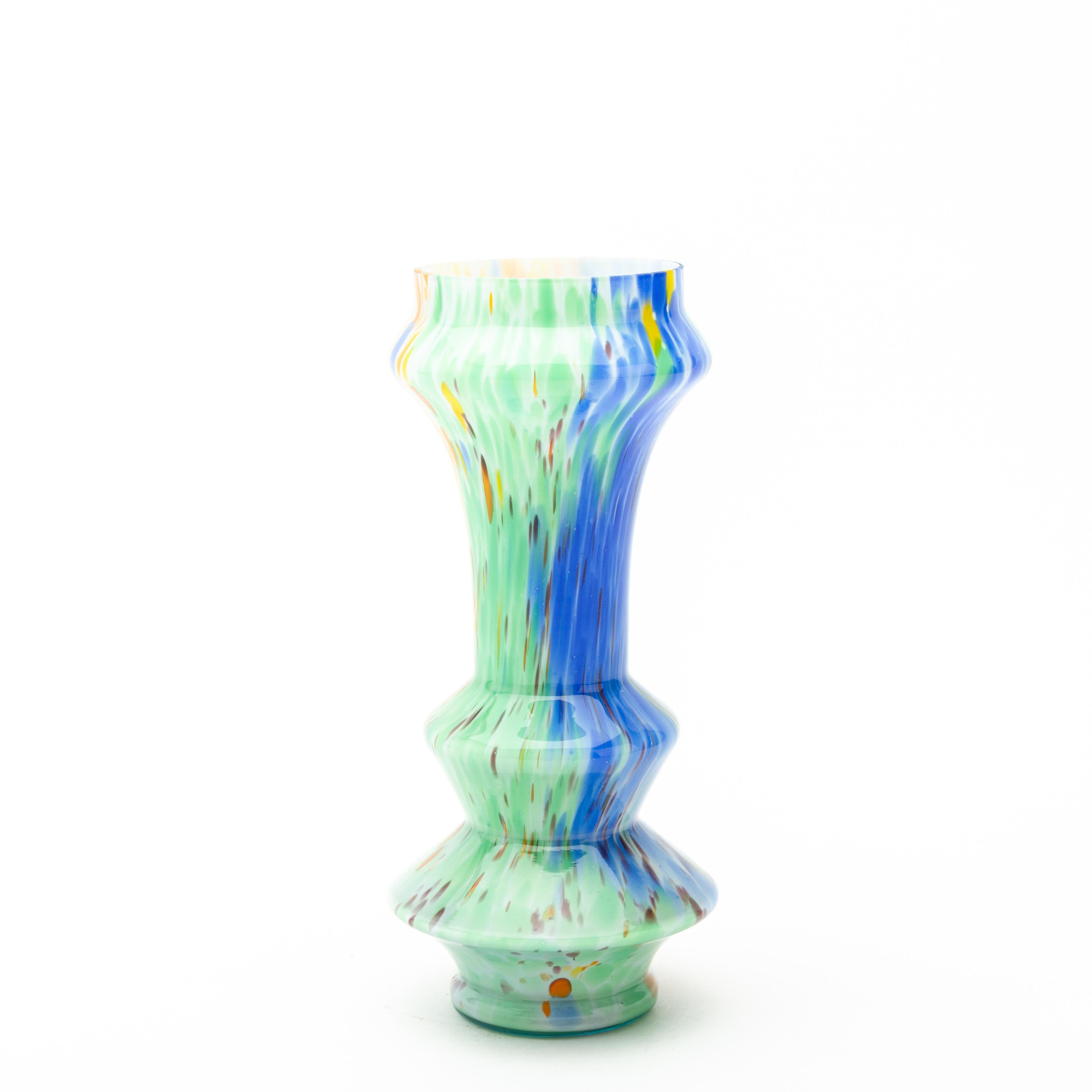 Art Deco Kralik Ernst Steinwald Splatter Glass Layered Vase 
Good condition
Free international shipping.
