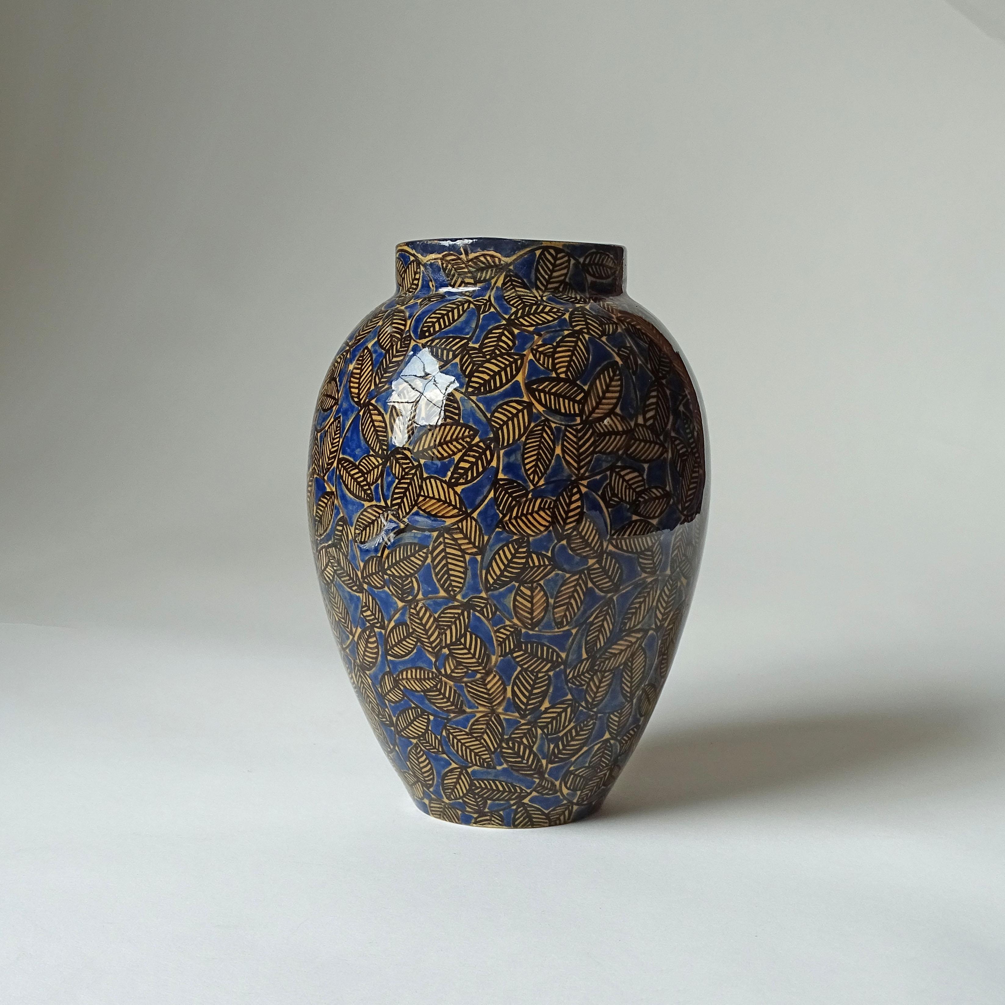 Art Decó La Fenice, Albisola Jarrón decorado con hojas azules y negras, Italia Años 30 Italiano en venta
