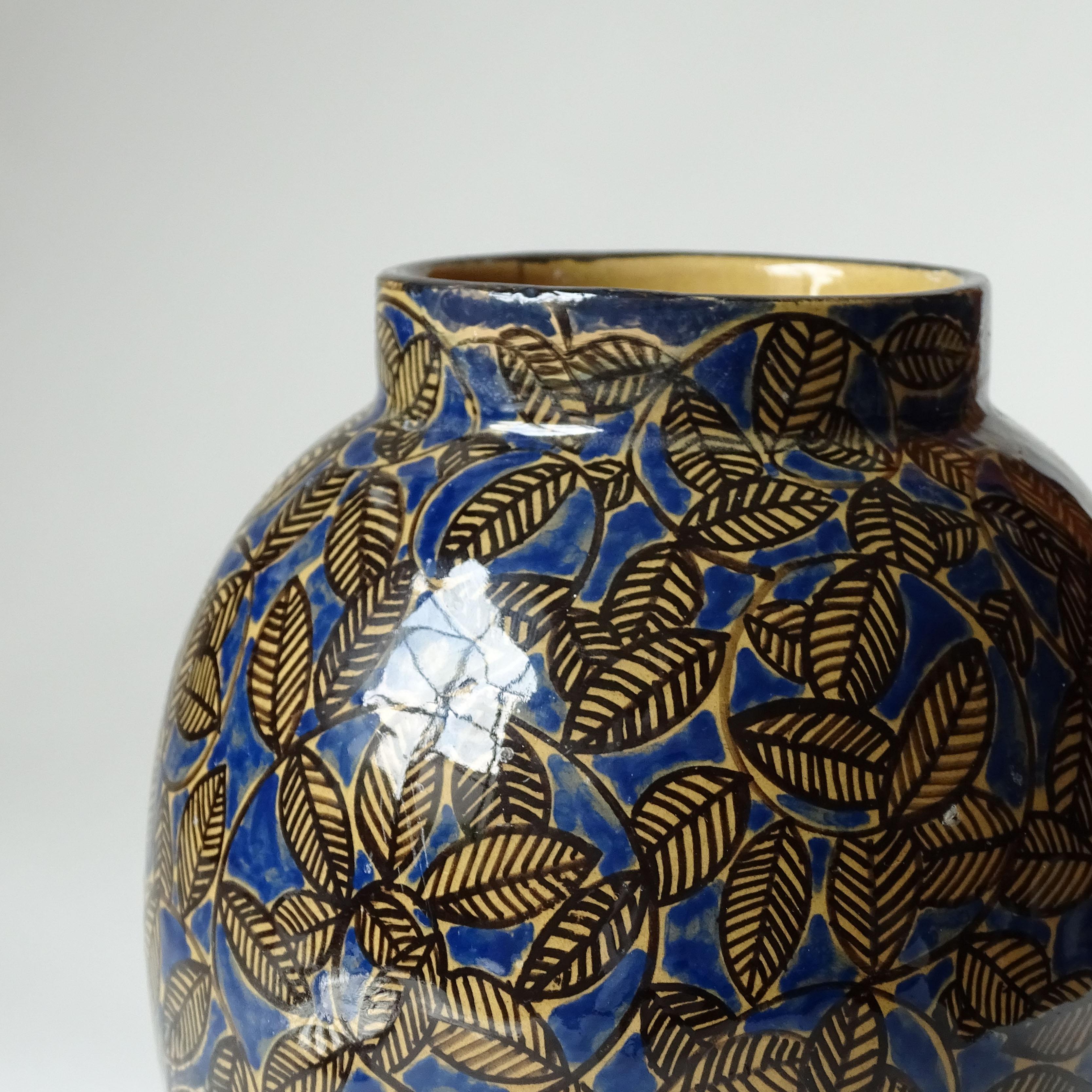 Art Decó La Fenice, Albisola Jarrón decorado con hojas azules y negras, Italia Años 30 en Bueno estado para la venta en Milan, IT
