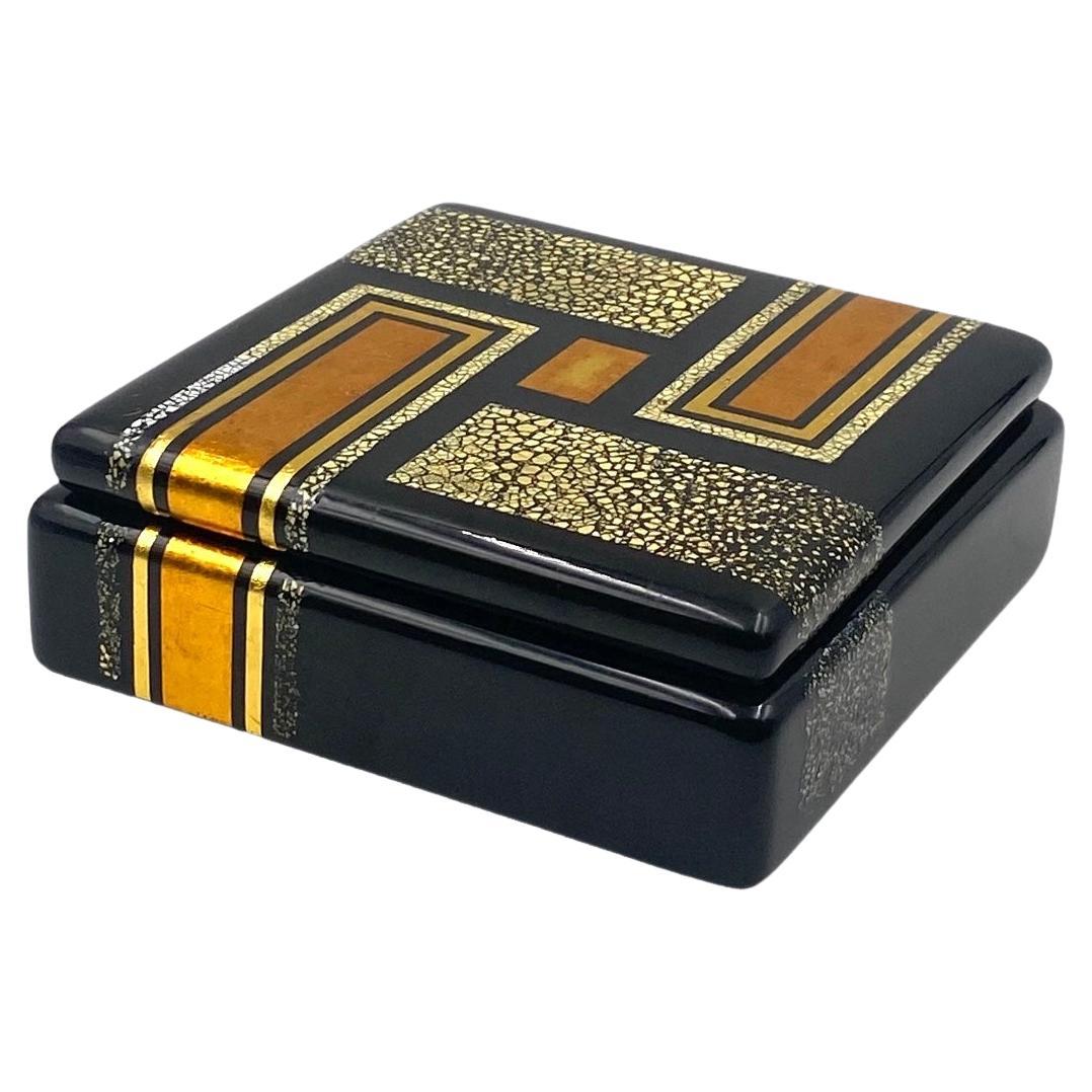 Art Deco lacquer box in the manner of Jean Dunand, France 1940 For Sale