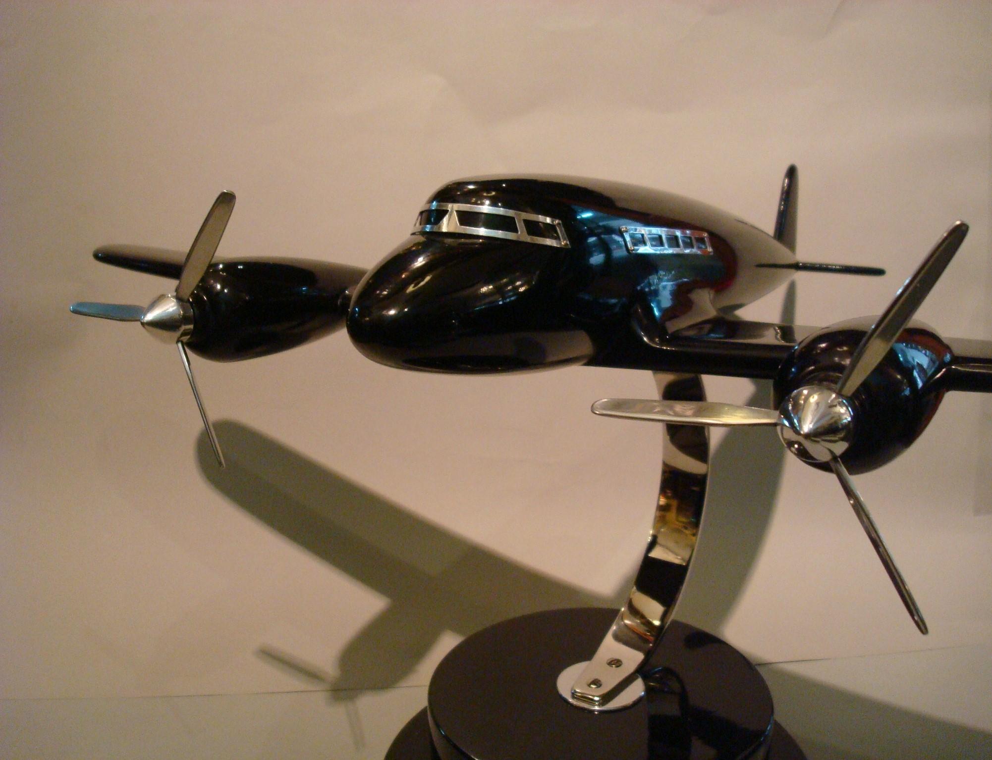Art Deco Lacquer Wood Airplane Model, France, 1930s In Good Condition In Buenos Aires, Olivos