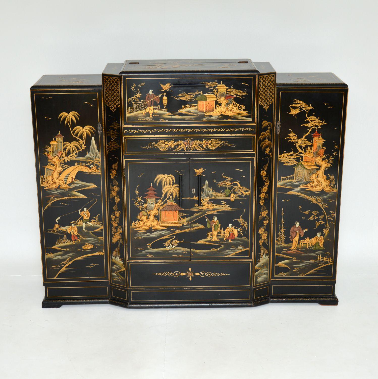 A spectacular original Art Deco period lacquered chinoiserie cocktail cabinet. This was made in England, it dates from the 1930’s.

It is beautifully made and exquisitely decorated in profuse oriental style lacquered chinoiserie. The detail is