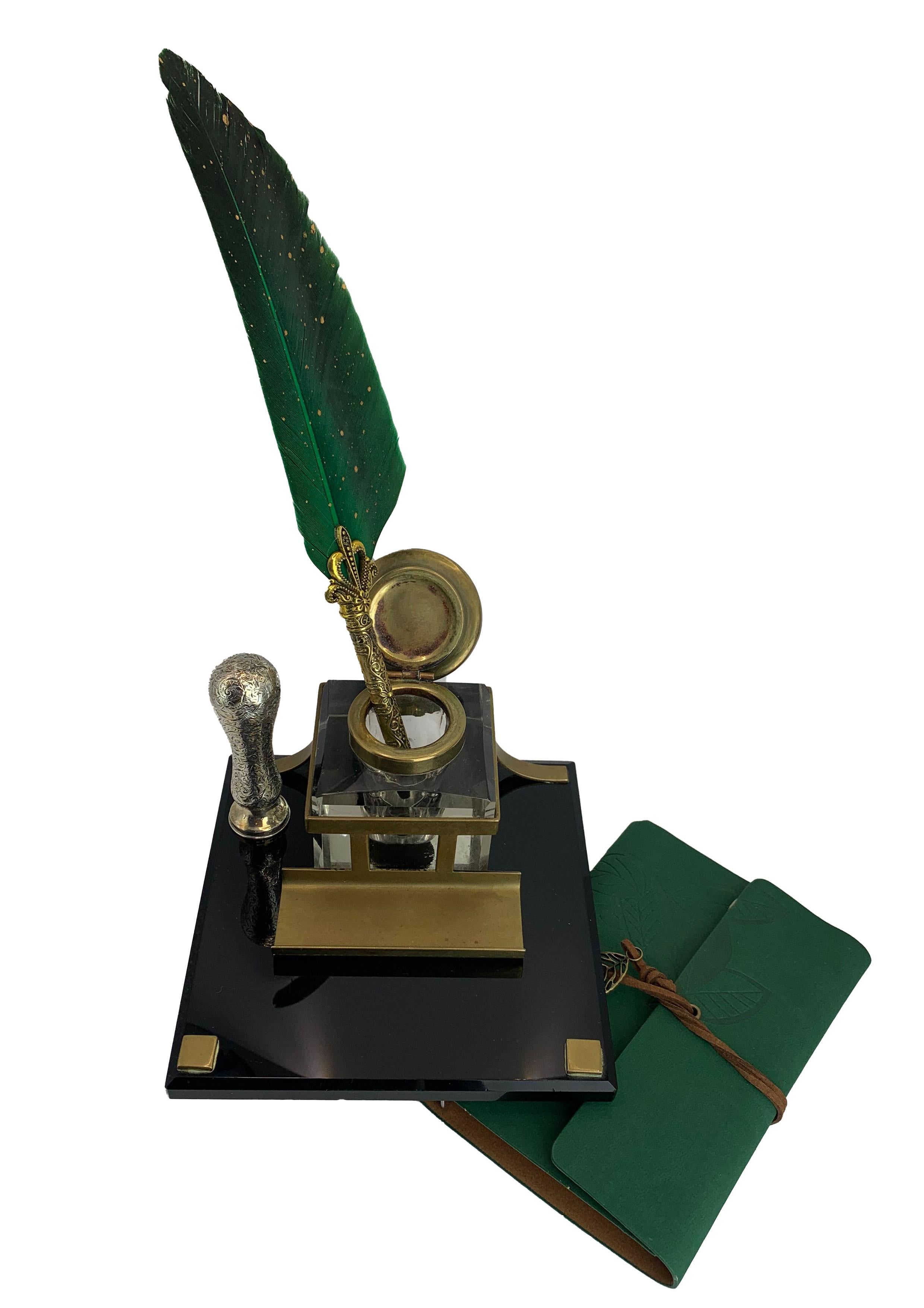 Set da scrivania laccato Art Déco con calamaio in vetro smussato rilegato in ottone in vendita