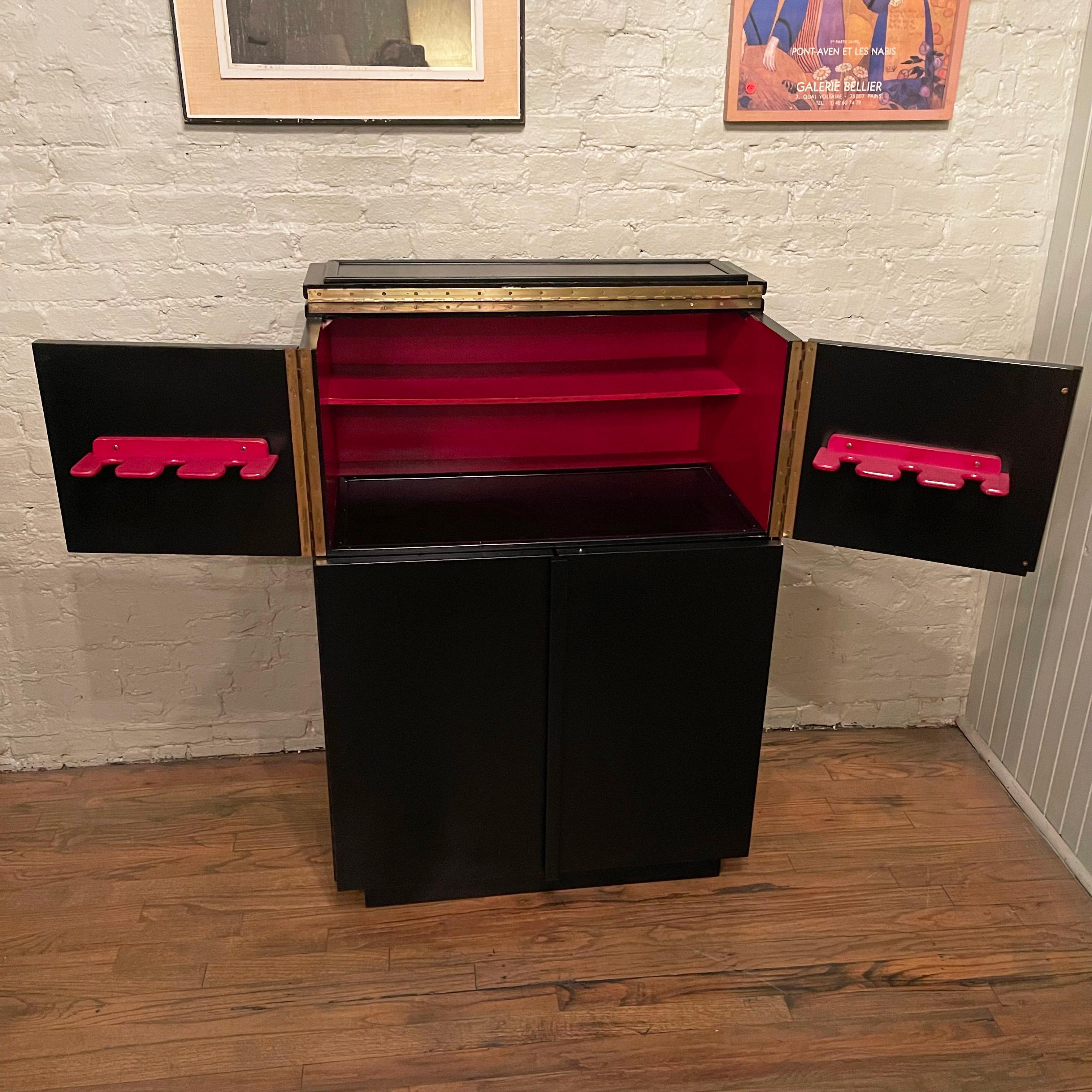 Art Deco Lacquered Walnut Dry Bar Cabinet In Good Condition For Sale In Brooklyn, NY
