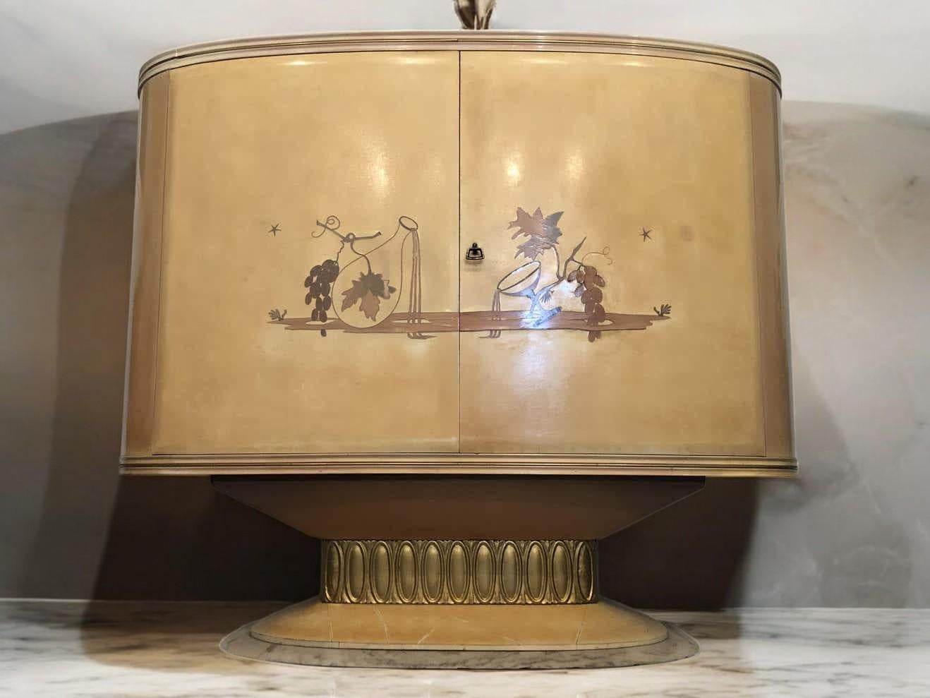 Italiano Mobile bar in legno laccato Art Déco, Galleria Mobili Cantù, Italia, 1950 in vendita
