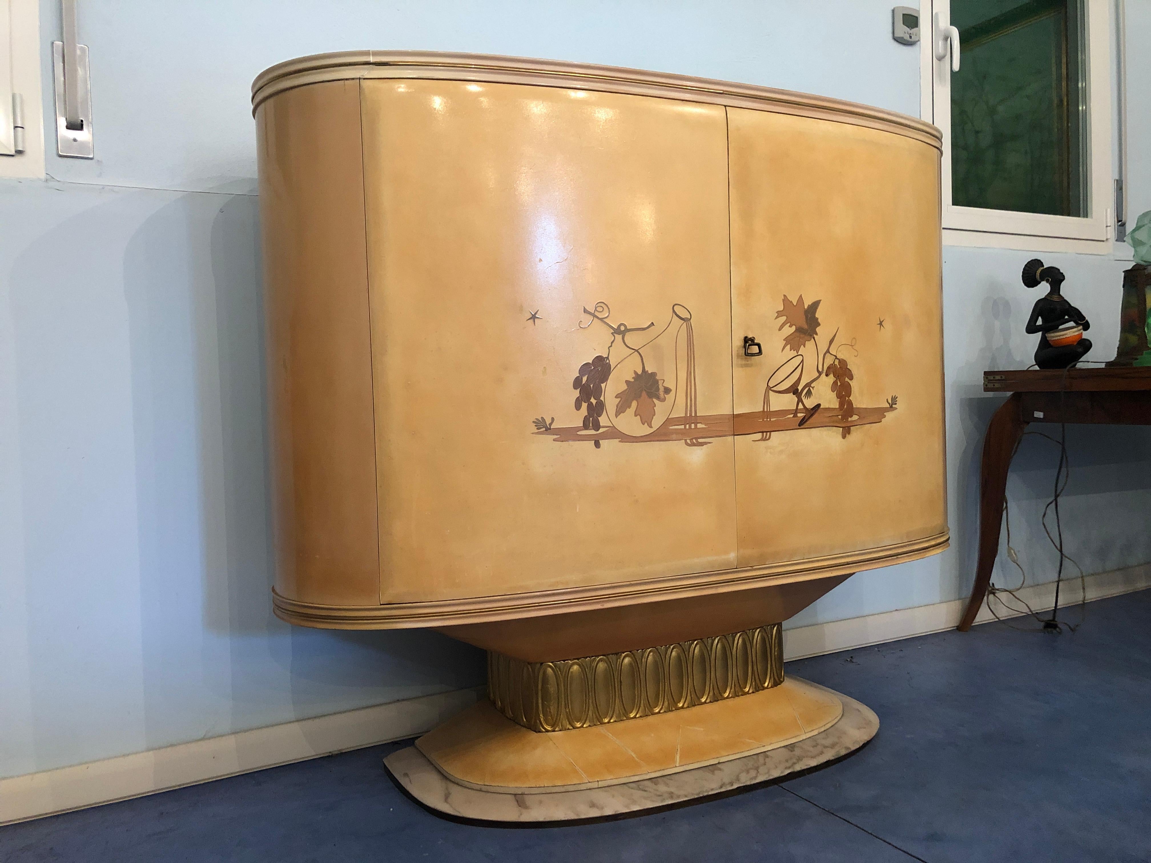 Italian Art Deco Lacquered Wood Parchment Bar Cabinet, Galleria Mobili Cantù Italy, 1950 For Sale