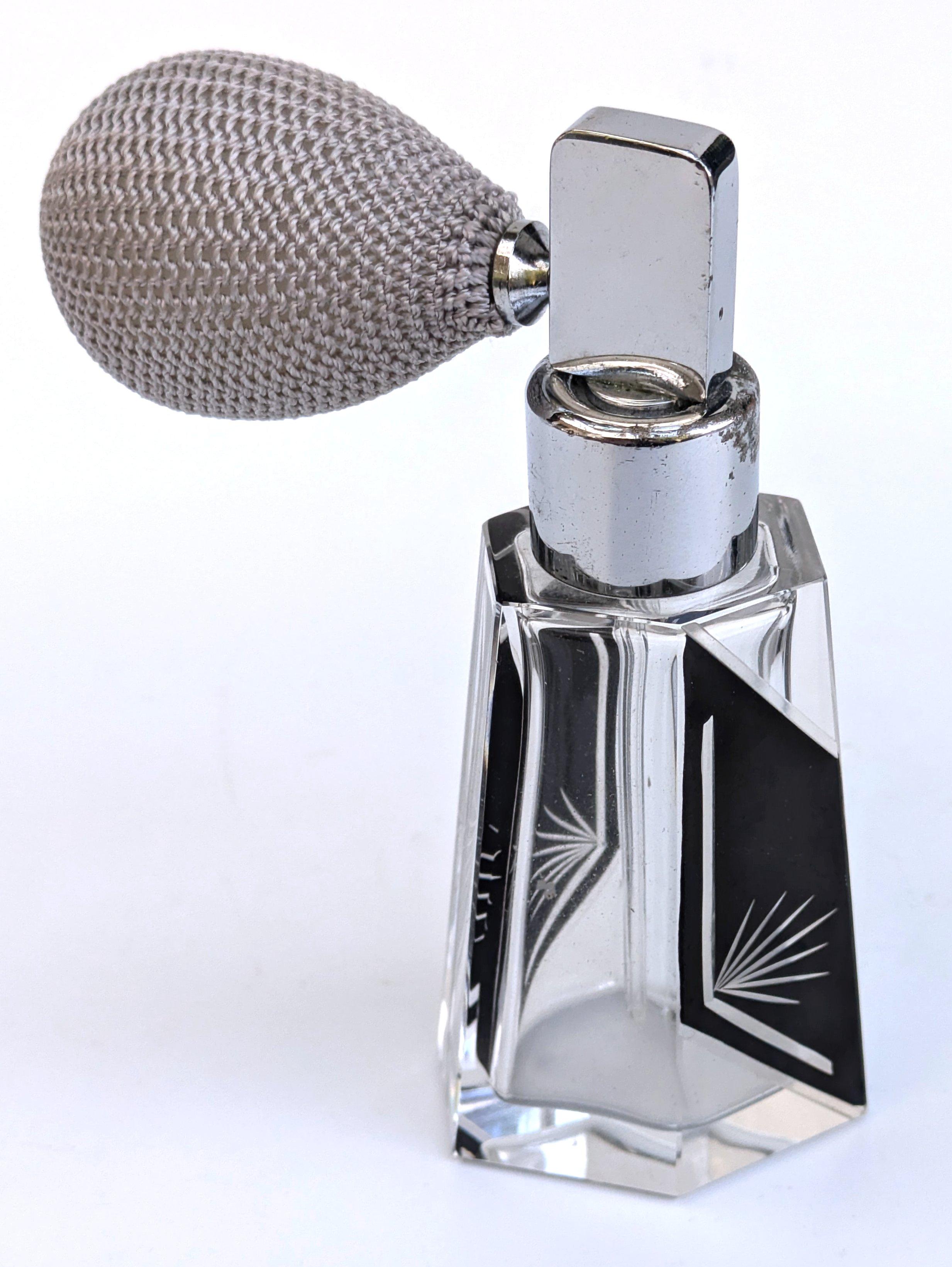 Ceco Bottiglia di profumo atomizzatore da donna Art Deco di Karl Palda , circa 1930 in vendita