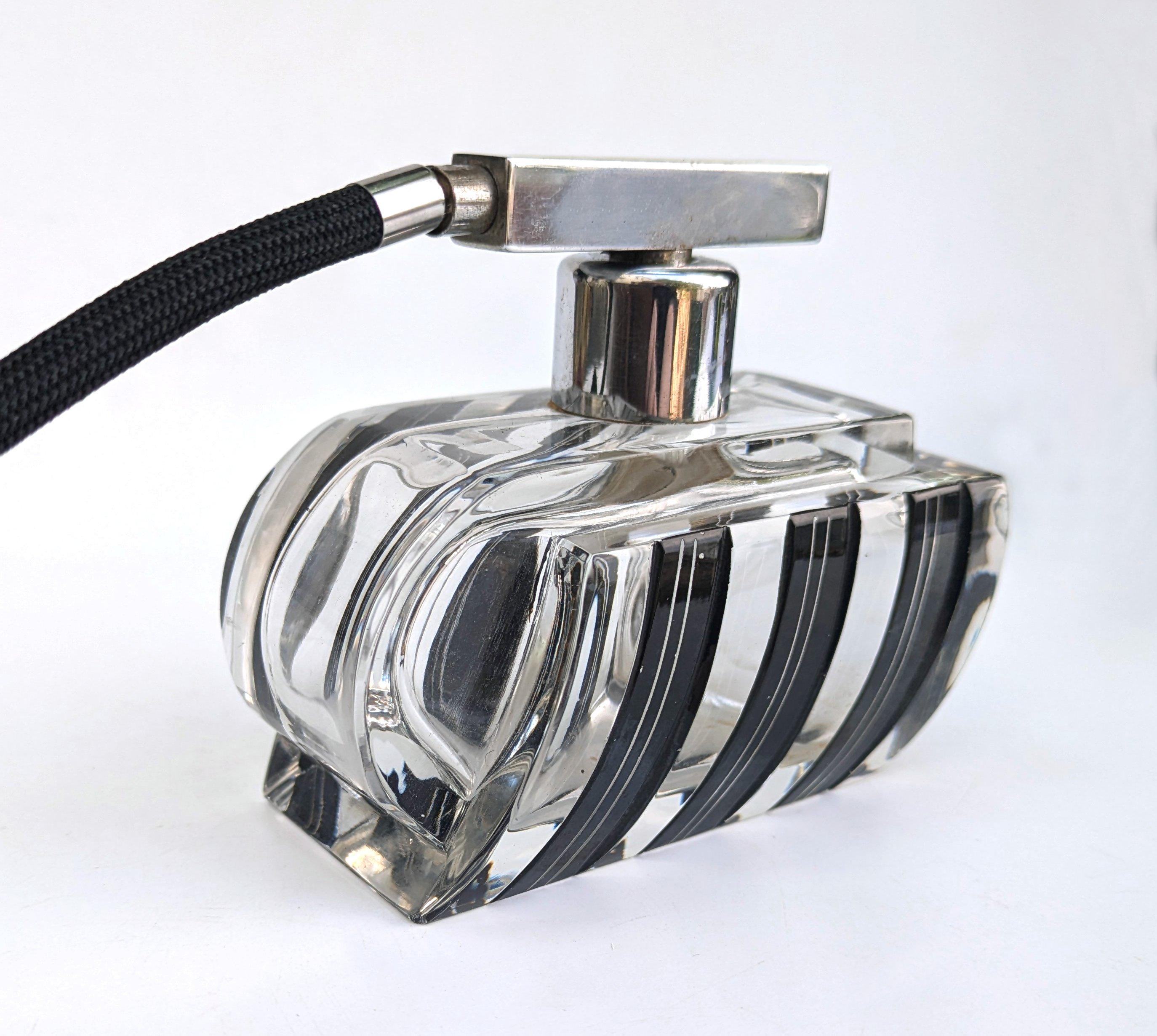 Smaltato Bottiglia di vetro per profumo atomizzatore da donna Art Deco, anni '30 in vendita