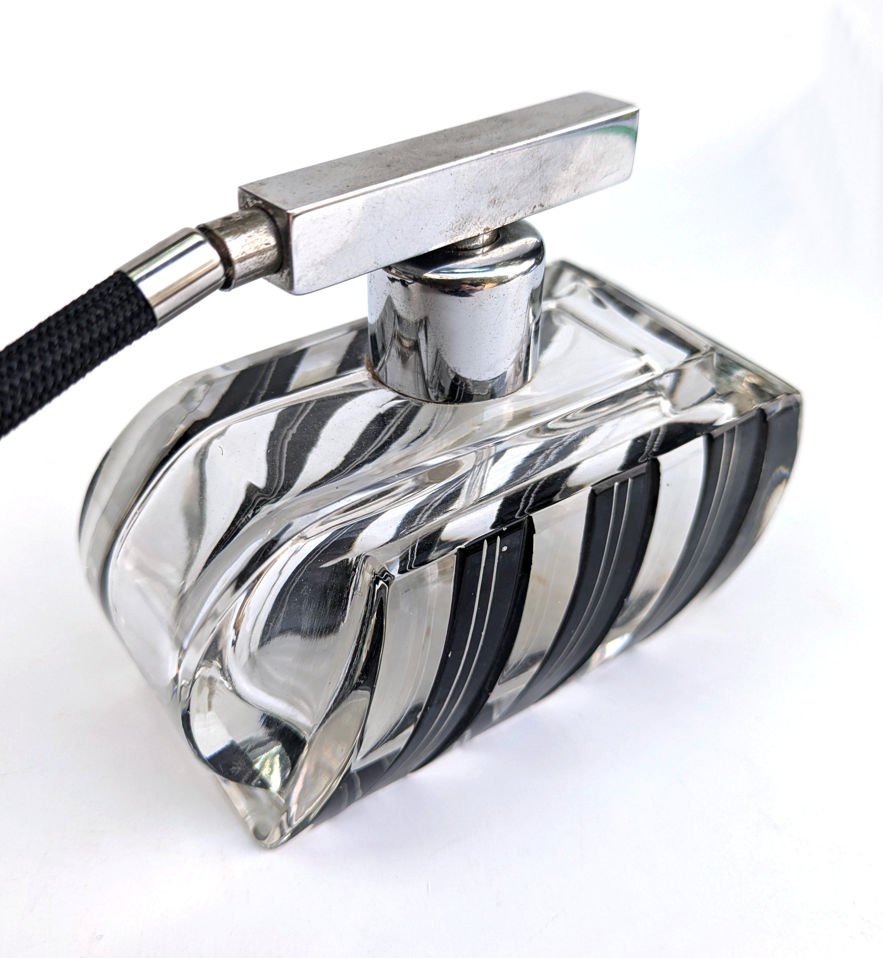 Bottiglia di vetro per profumo atomizzatore da donna Art Deco, anni '30 In condizioni buone in vendita a Devon, England
