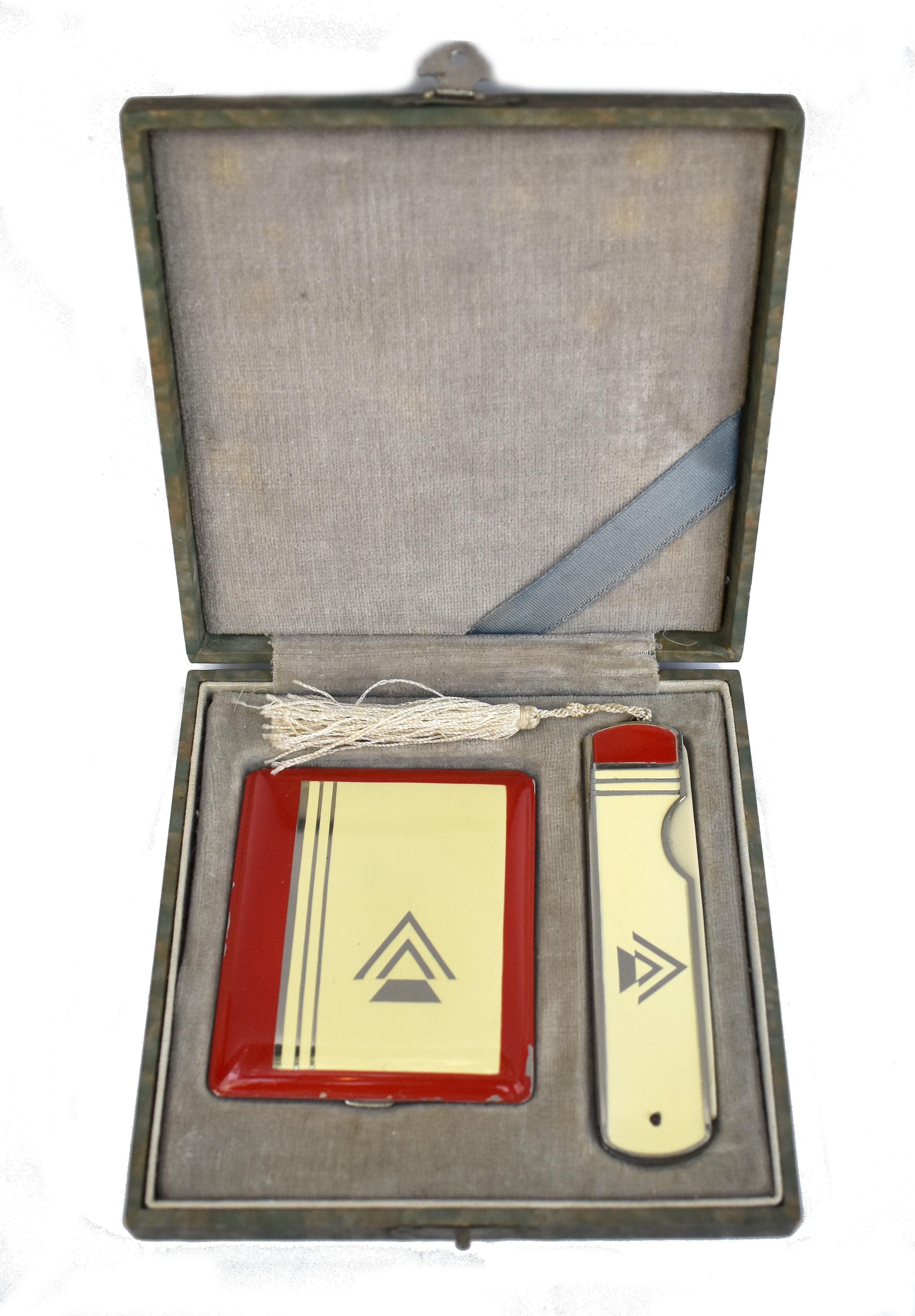 For your consideration is this rare boxed set of an Art Deco powder compact and comb in striking cream and red enamel decoration. The mirror and compact, including the powder puff, are in very good condition and the comb looks unused. Compact clicks