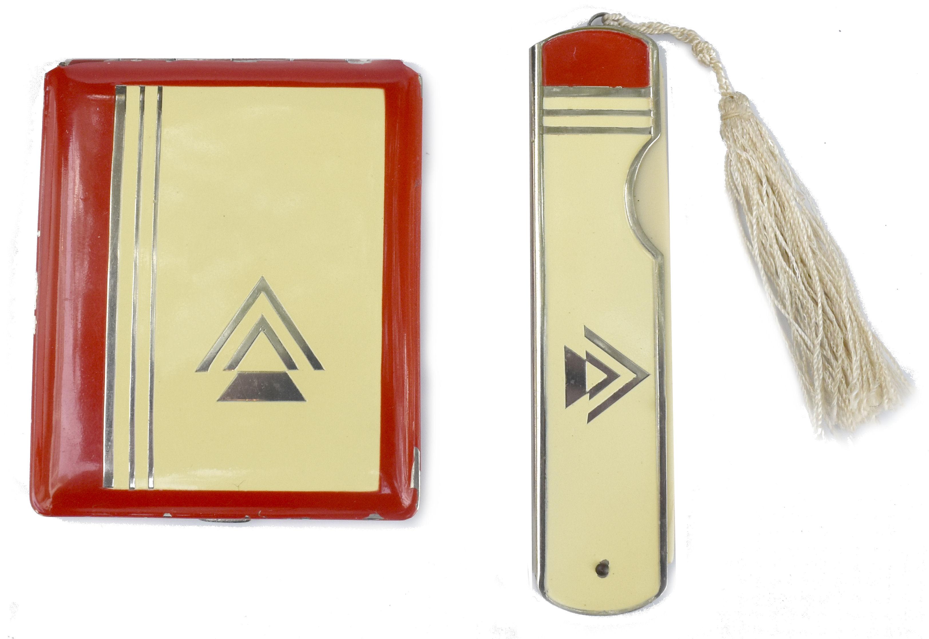 Compatto per cipria con smalto da donna Art Deco e pettine, scatola originale, Inghilterra, 1930 ca. in vendita 2