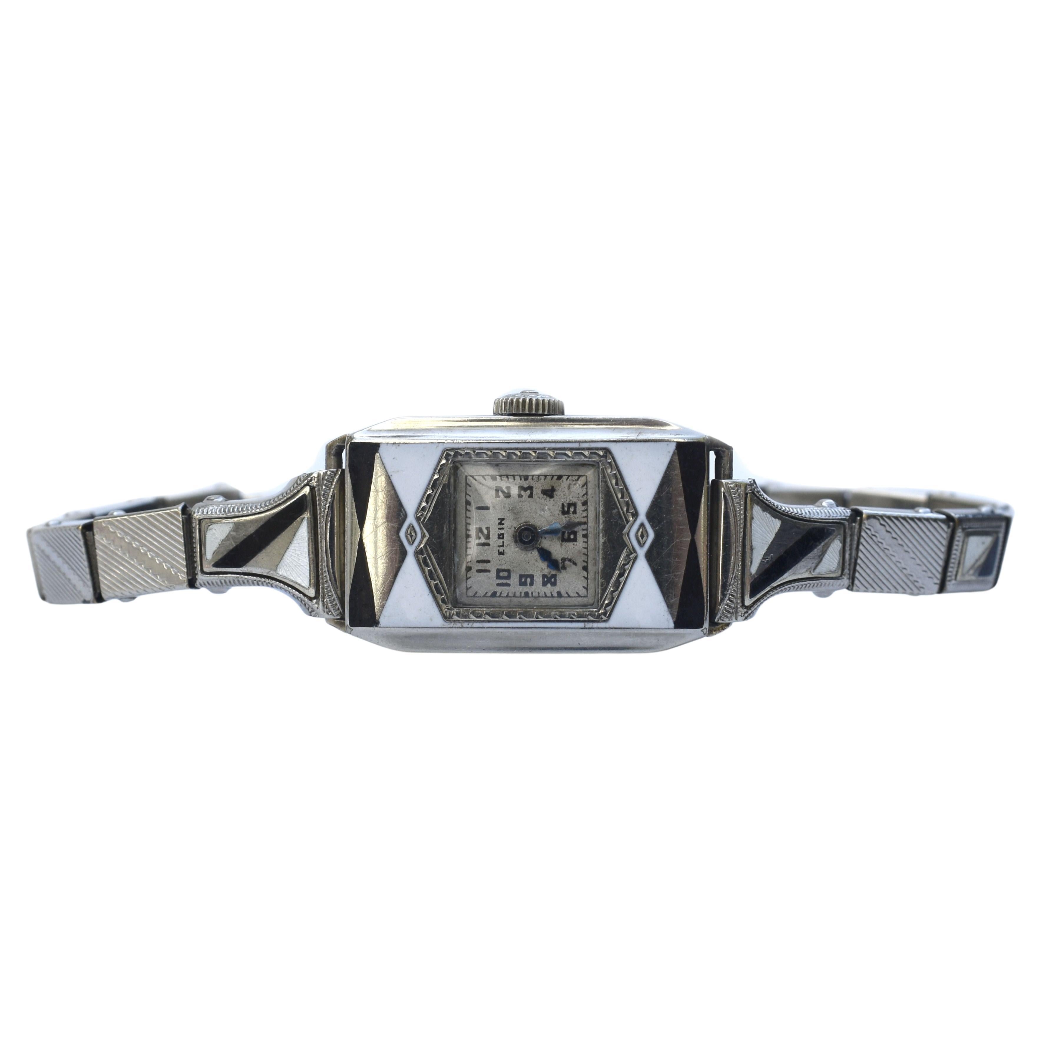 Für Ihre Betrachtung ist diese schöne Art Deco Damen Armbanduhr, die sowohl für Abend-und Tageskleidung sieht großartig. Hergestellt von der US-Uhrmacherfirma Elgin mit Seriennummer aus dem Jahr 1933, 89 Jahre alt! Das Uhrwerk ist ein 15-steiniges