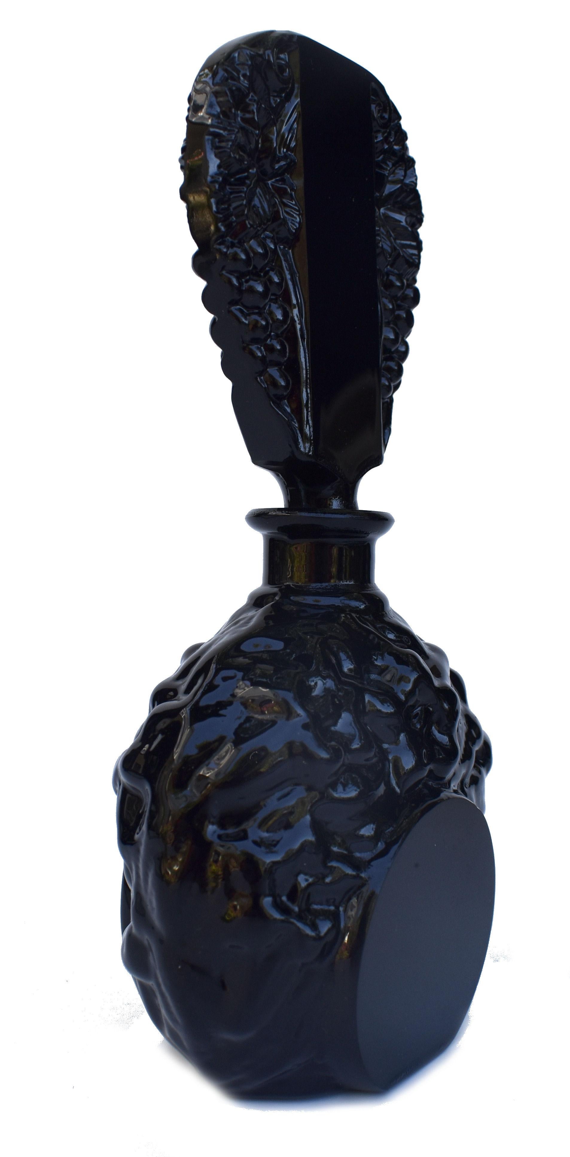 Frasco de perfume Art Déco de cristal repujado para señoras, c1930 Art Decó en venta