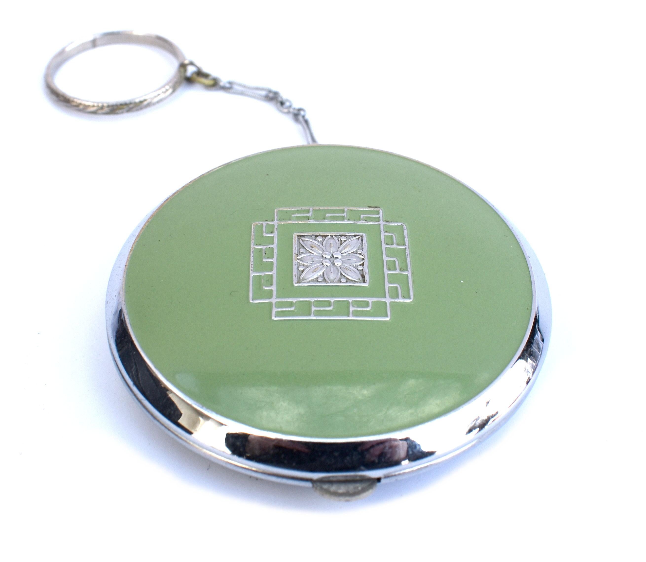 For your consideration is this virtually mint condition Art Deco ladies combination compact dating to 1930's. This is a classic Art Deco compact features powder, rouge and mirror compact and is an absolute delight in every aspect and genuinely has