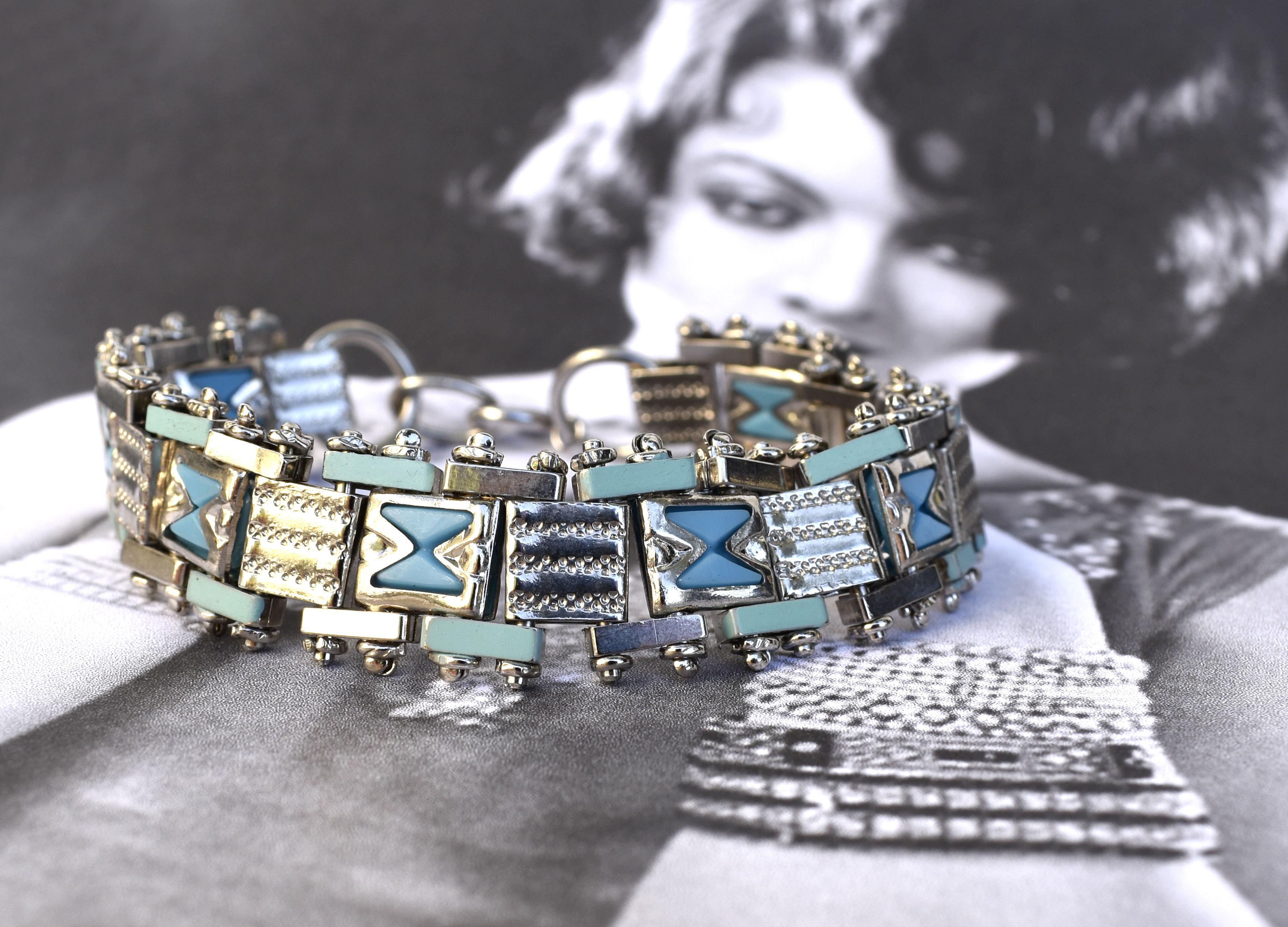 Art Deco Ladies Modernist Bracelet by Jacob Bengel, circa 1930 In Excellent Condition For Sale In Westward ho, GB