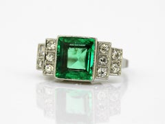Art Deco Ladies Platinum Ring with Natural Emerald and Diamonds, France, 1920s