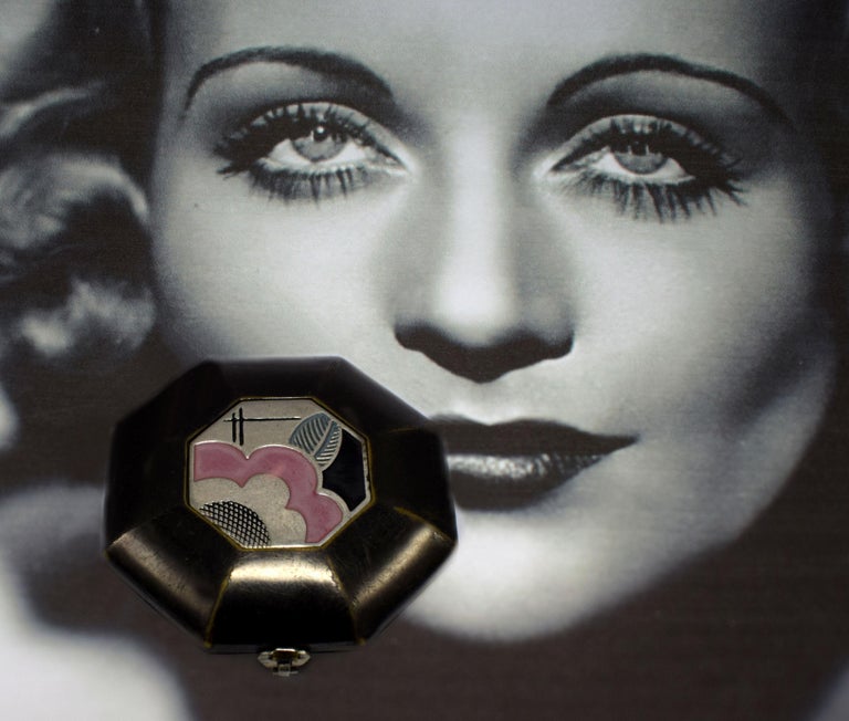 Art Deco Ladies Powder Compact, circa 1935 For Sale at 1stDibs
