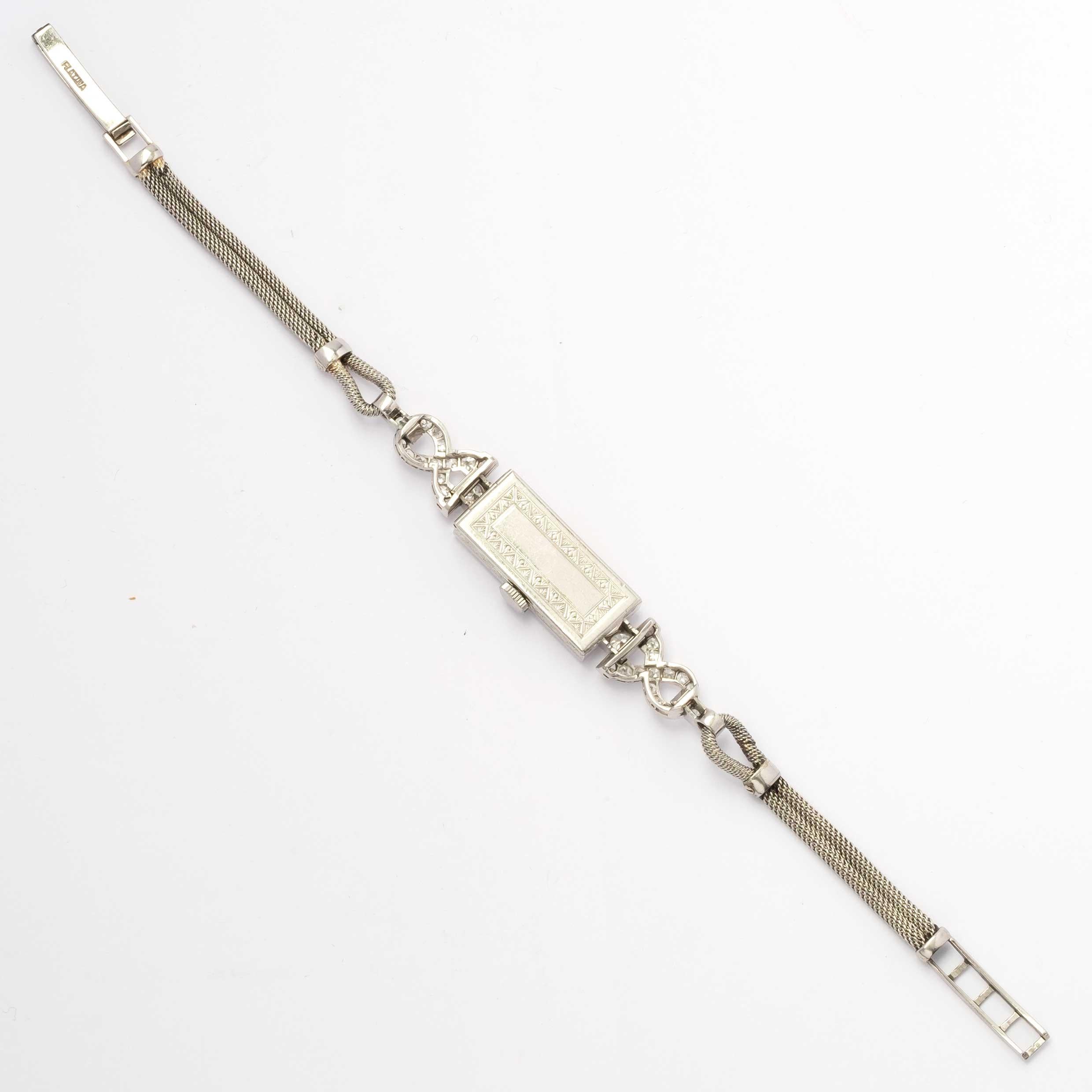 Art Déco Damenuhr aus Platin mit Diamanten - 1920er/30er Jahre (Alteuropäischer Schliff) im Angebot