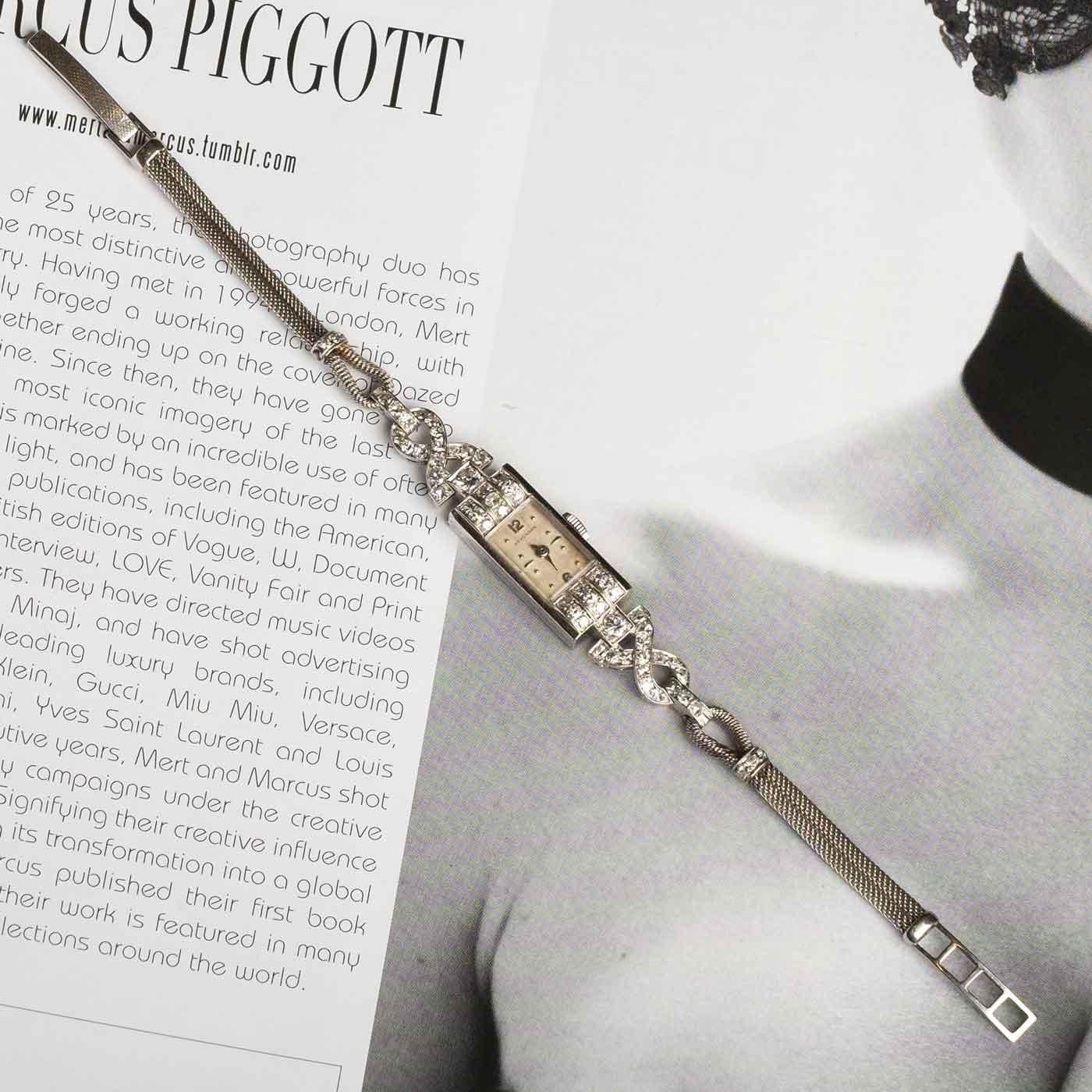Art Déco Damenuhr aus Platin mit Diamanten - 1920er/30er Jahre im Angebot 1