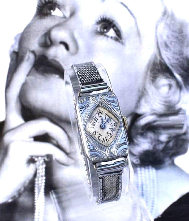 Orologio da donna in stile Art Deco del 1934, realizzato dall'azienda americana Elgin. Un bel movimento di calibro classico che funziona bene su un movimento di grado 488 di Elgin a 7 rubini datato 1934 e che è stato revisionato di recente