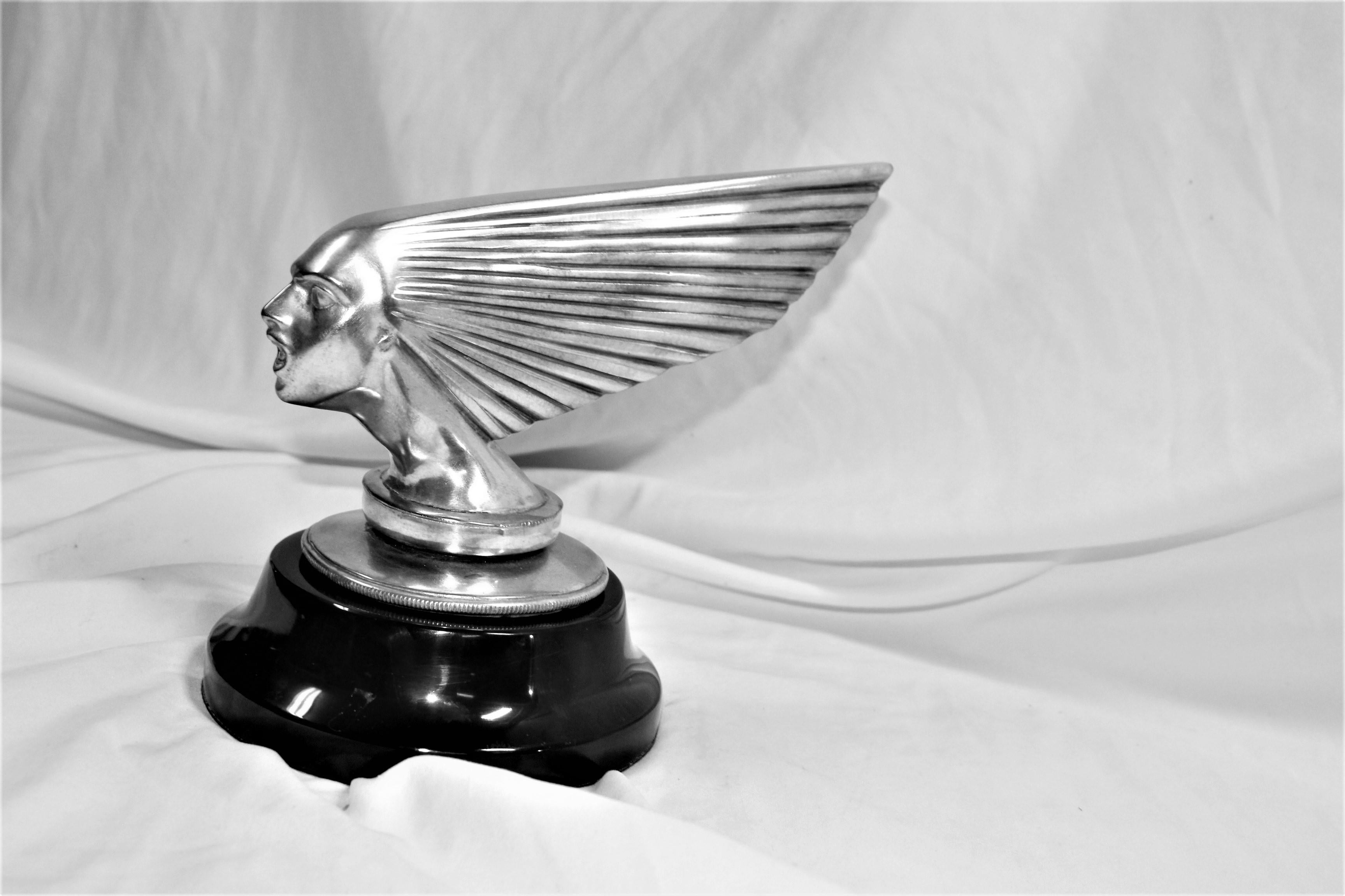XXIe siècle et contemporain Bronze argenté Art Déco représentant un visage de femme à la manière de Lalique en vente