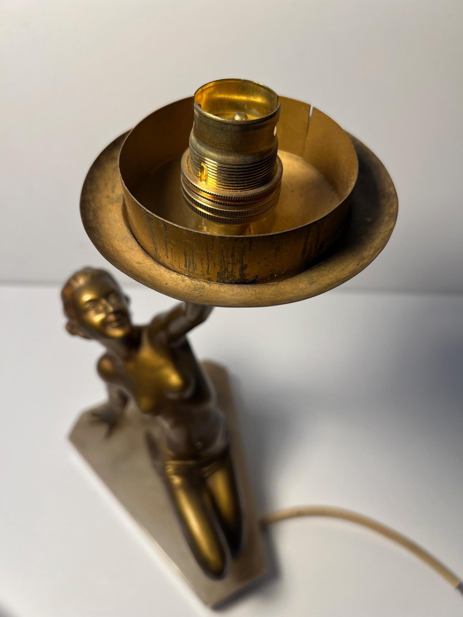Lampe de dame art déco en vente 5