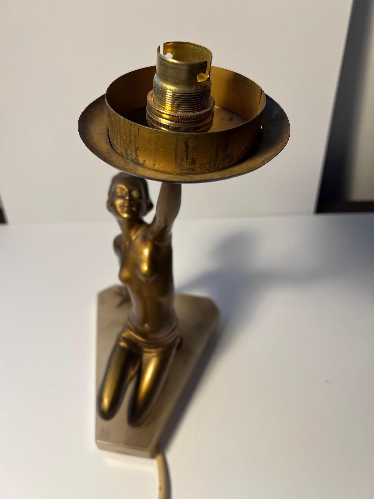 Lampe de dame art déco en vente 10