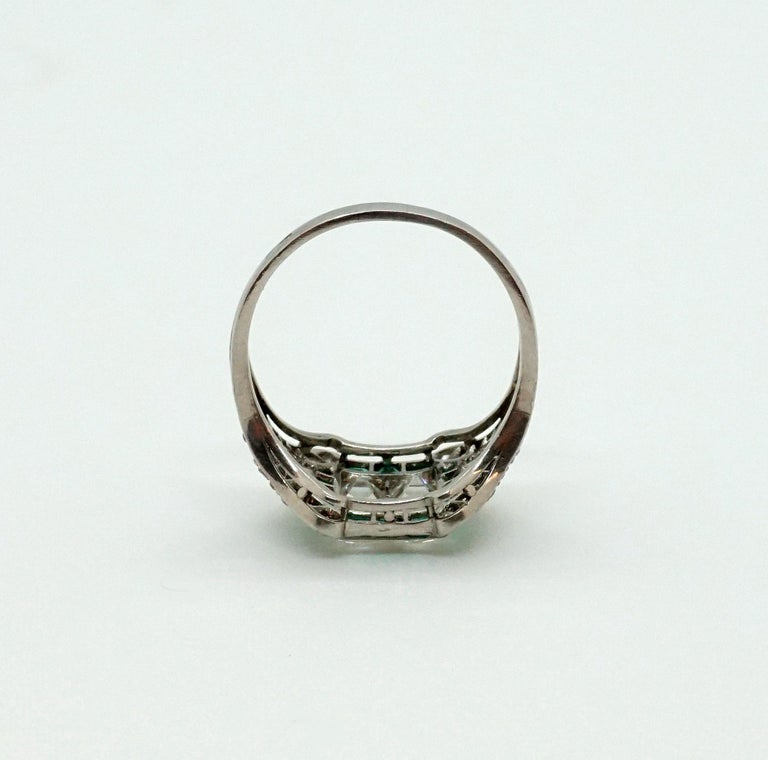 Art Deco Ladies Ring 950 Platinum Diamonds and Emeralds 1.90 Carat, circa 1920 For Sale 2