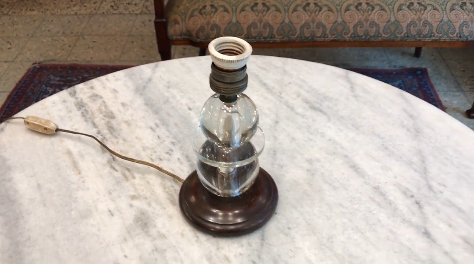 Table lamp Art deco

Materia: wood and crystal
Style: Art Deco
Country: France
To take care of your property and the lives of our customers, the new wiring has been done.
If you want to live in the golden years, this is the table lamp that your