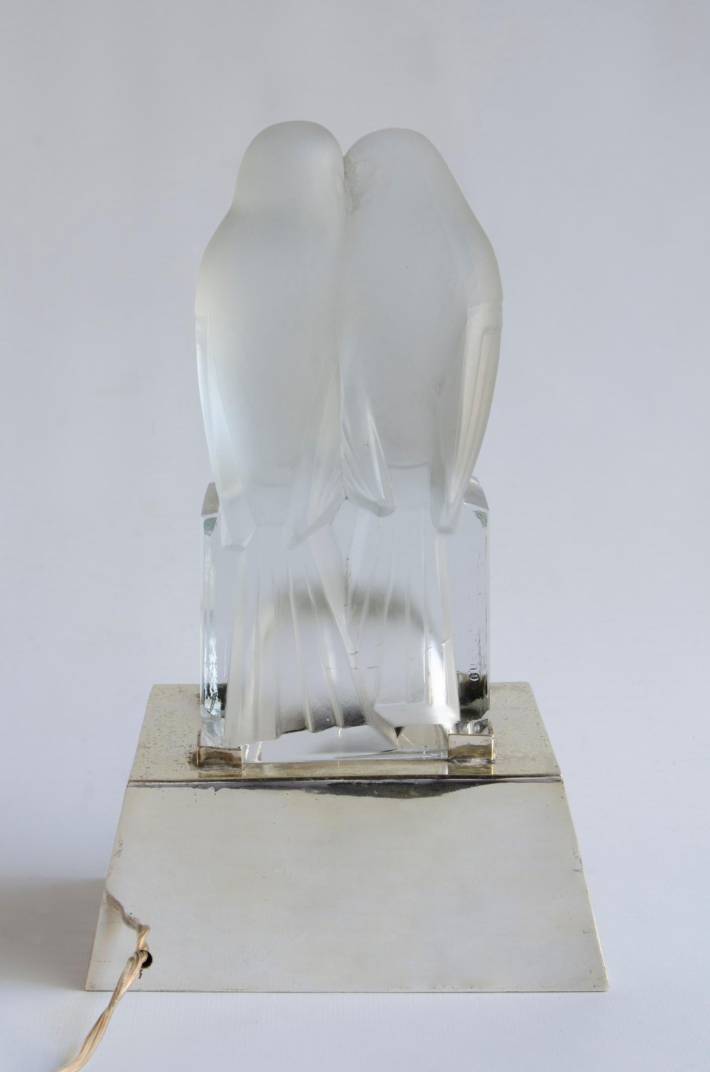 Art Deco lamp (a pair of birds)
Artist David Gueron (Degue)
frosted glass
electrified 220 w
(on the polished back)
Origin France
circa 1930.