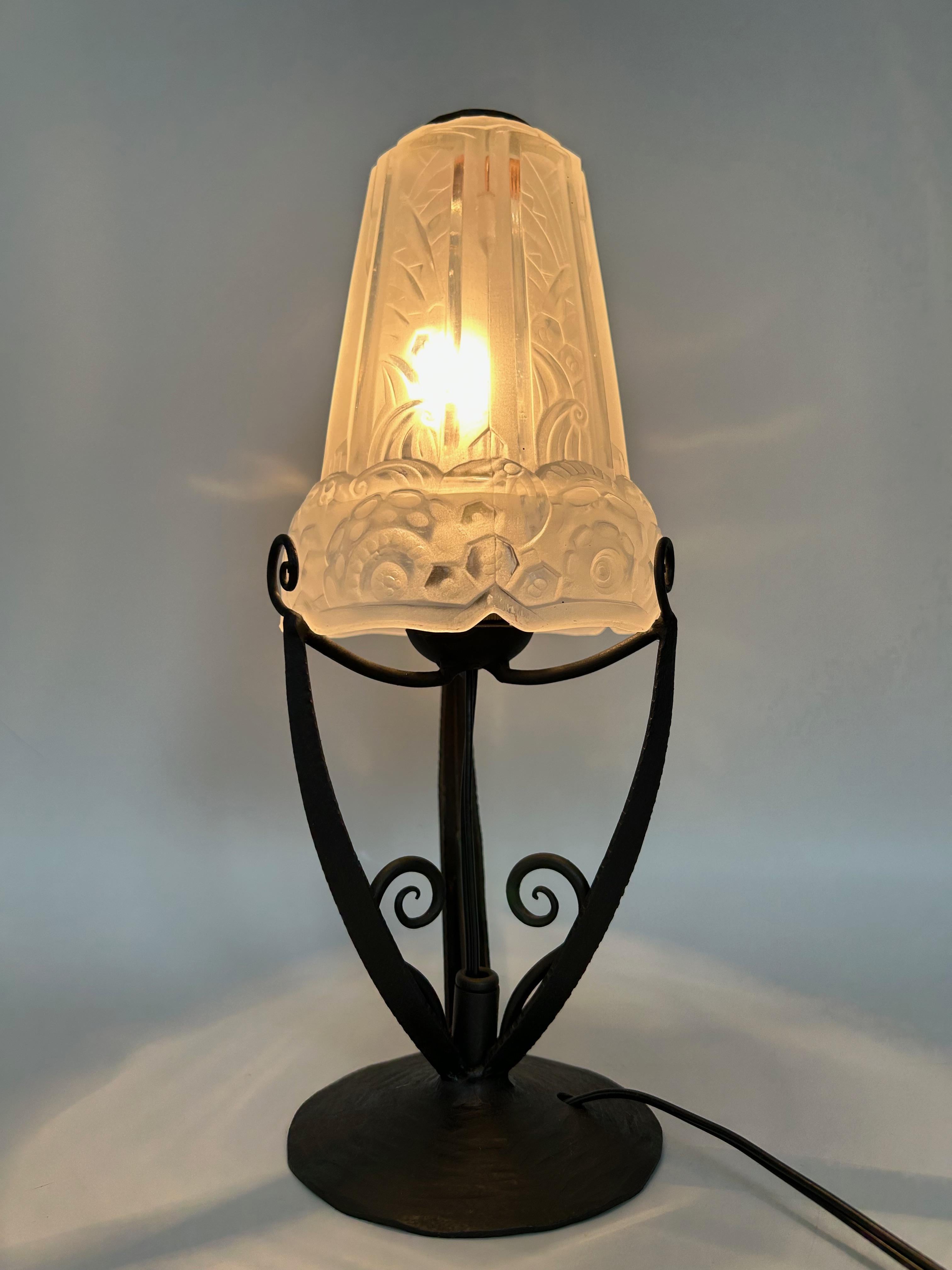 Mid-20th Century Art Deco Lamp Attributed To Maynadier For Sale