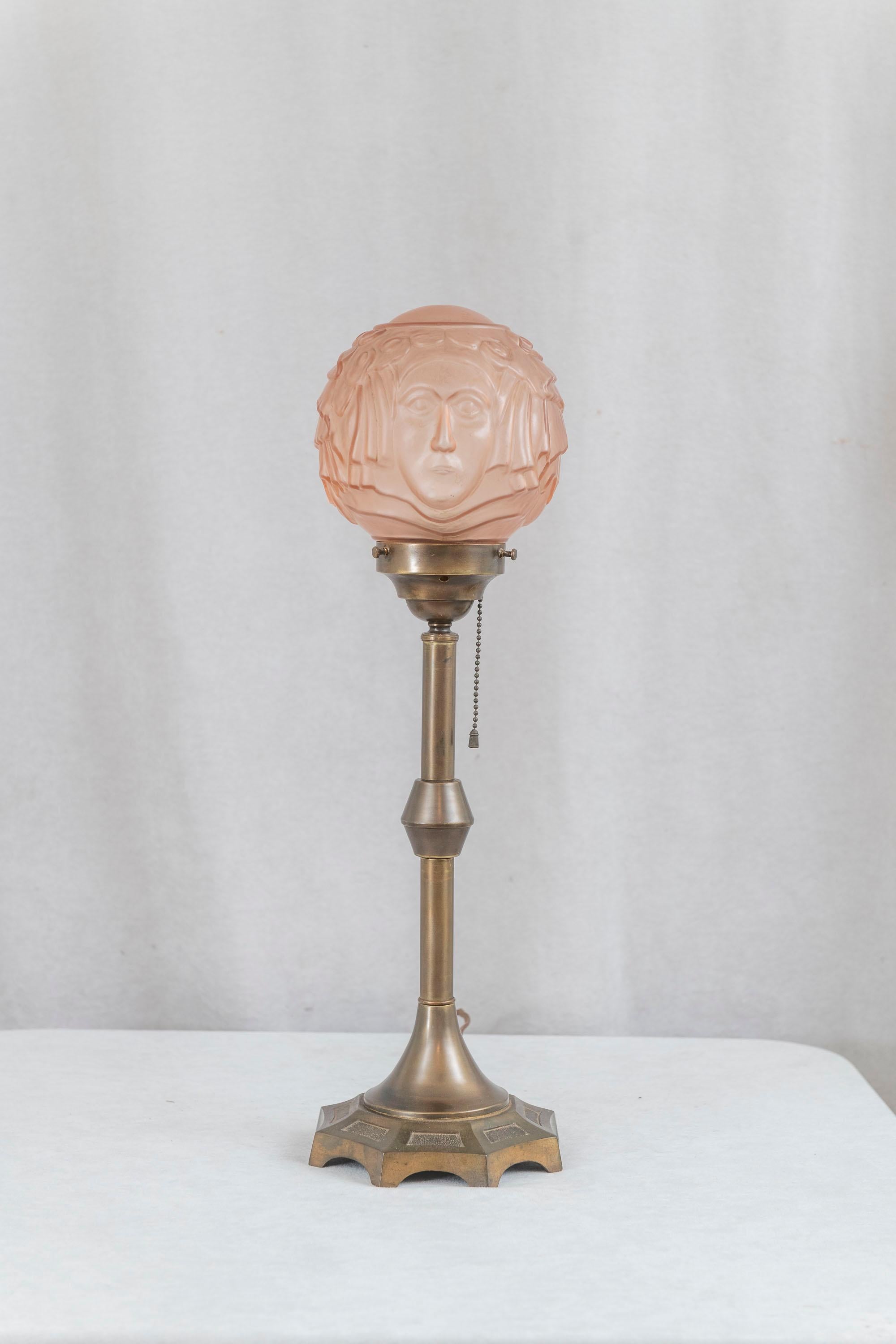 Lampe Art déco, base en bronze, abat-jour néo-égyptien, vers 1920 Bon état - En vente à Petaluma, CA